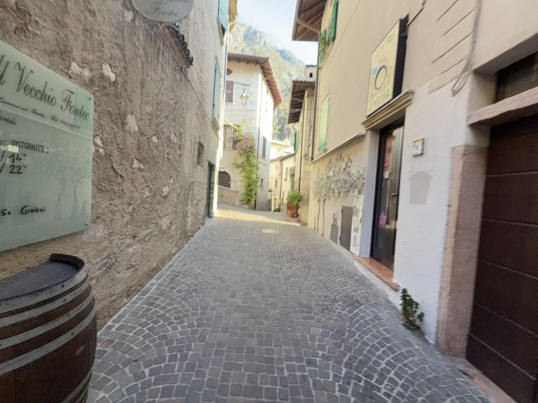 Street view near Casa Bistrot L'Andrunèl, Limone sul Garda — © boskoyevsky (CC BY-SA · Mapillary)