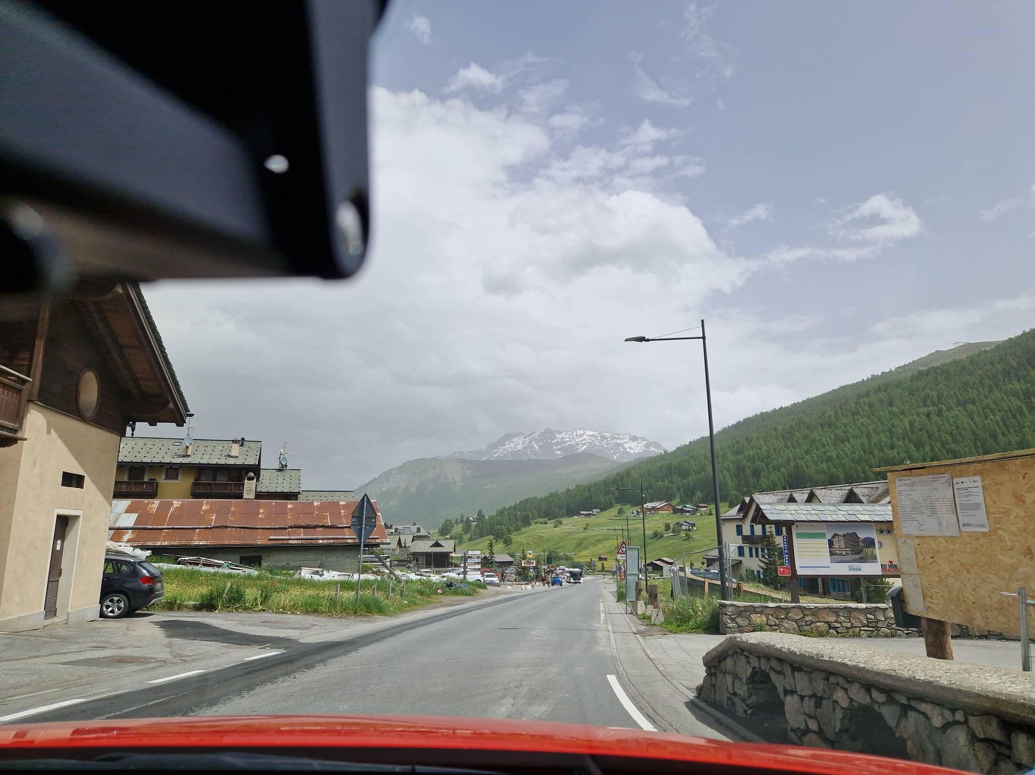 Street view near Paradise Lodge, Livigno