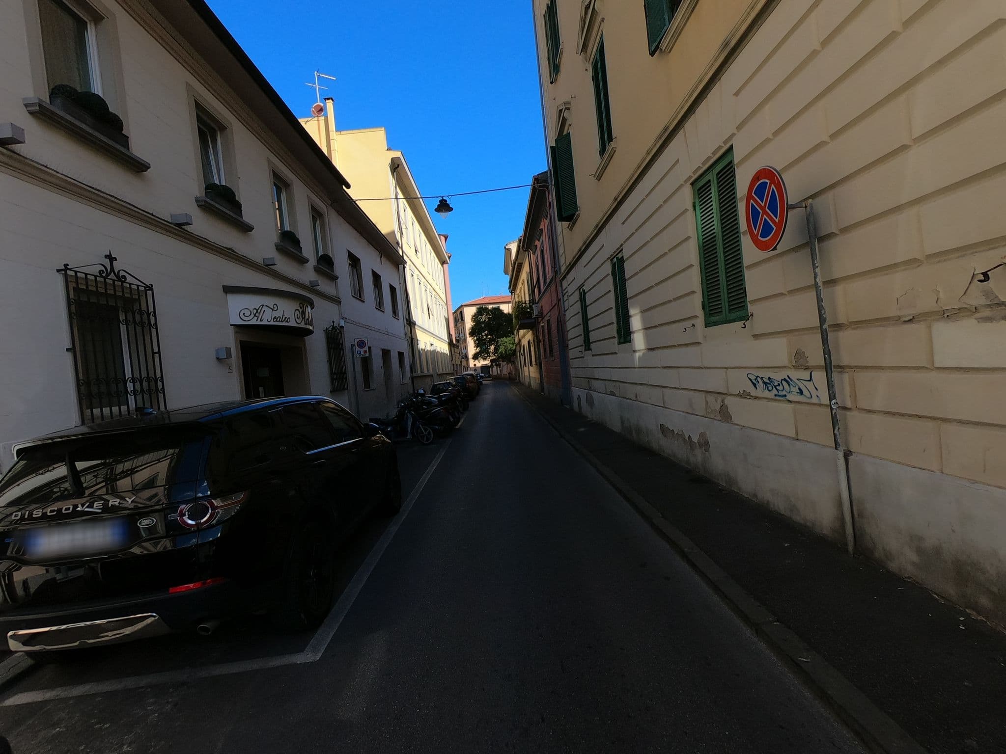 Street view near Hotel Al Teatro di Izzo Alessandro, Livorno — © momix (CC BY-SA · Mapillary)