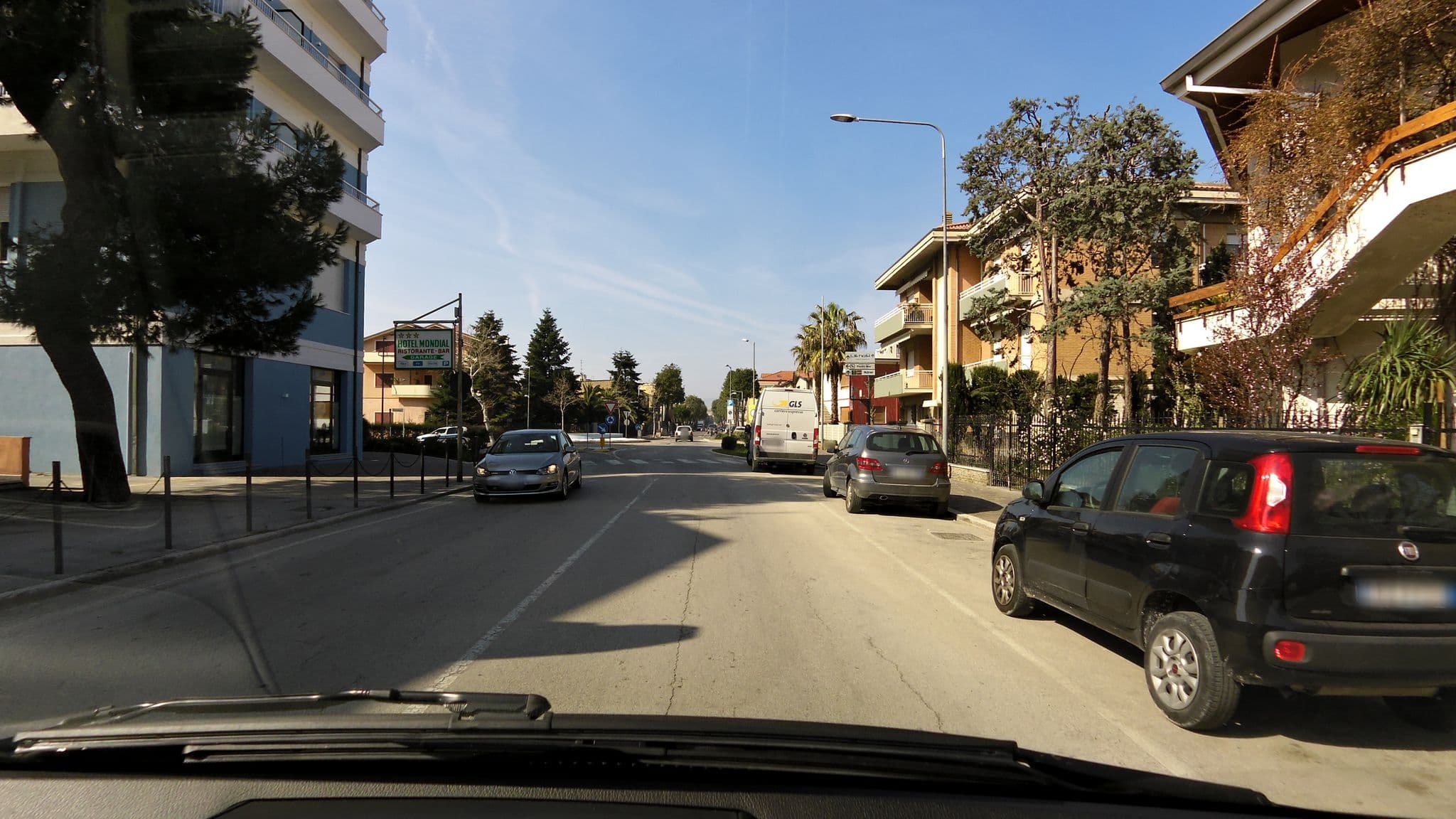 Street view near Hotel Mondial Porto Recanati, Porto Recanati — © czmrtn (CC BY-SA · Mapillary)