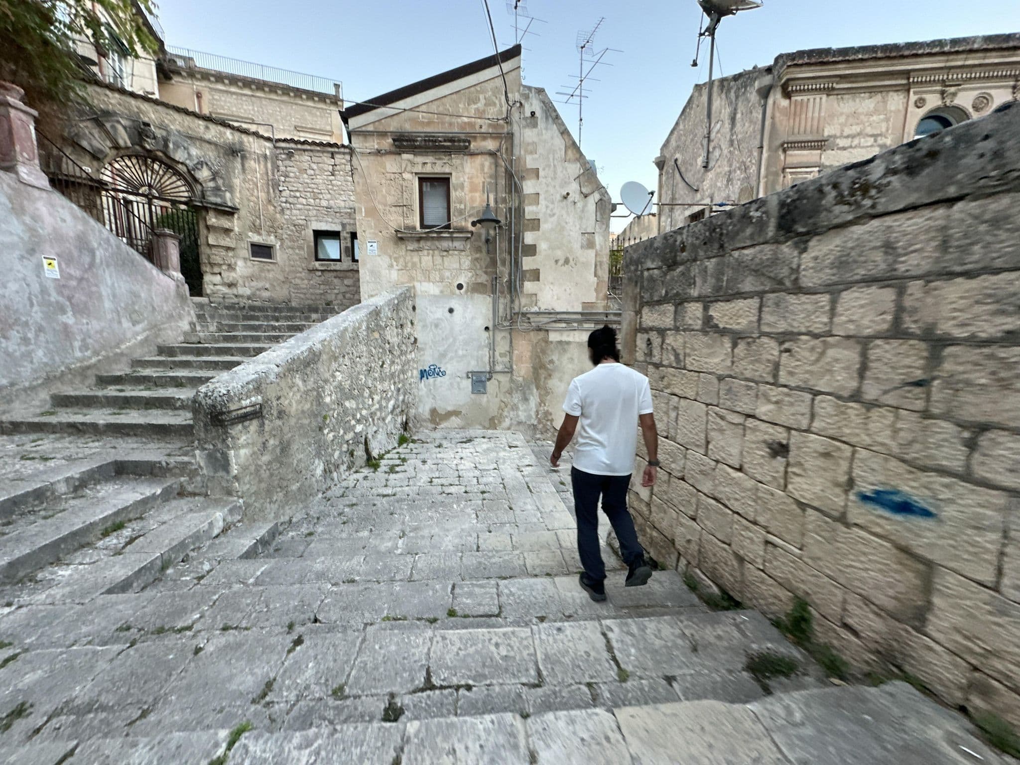 Street view near Hotel Relais Modica, Modica — © asturksever (CC BY-SA · Mapillary)