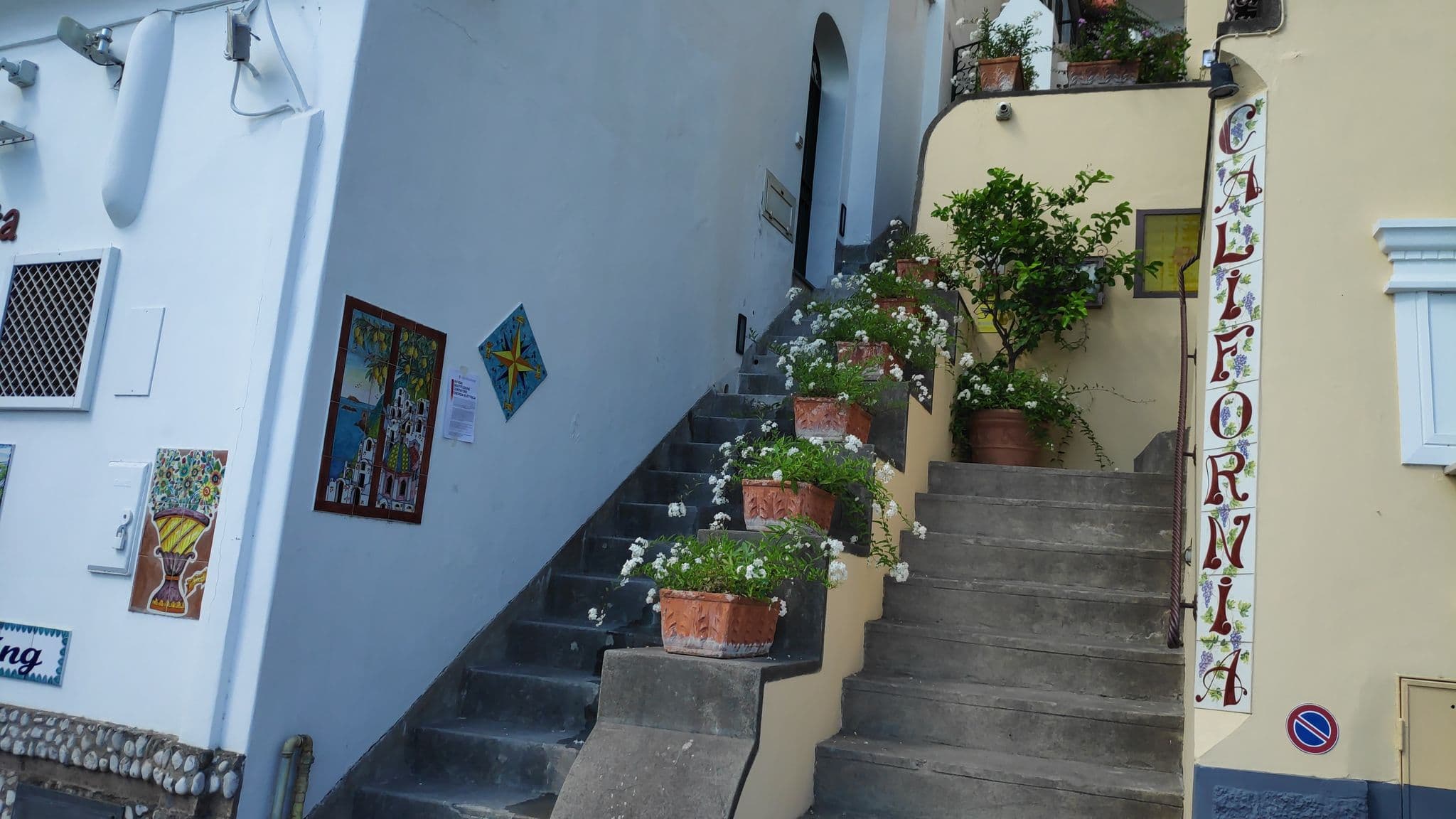 Street view near Villa Rosa, Positano — © marcuscalabresus (CC BY-SA · Mapillary)