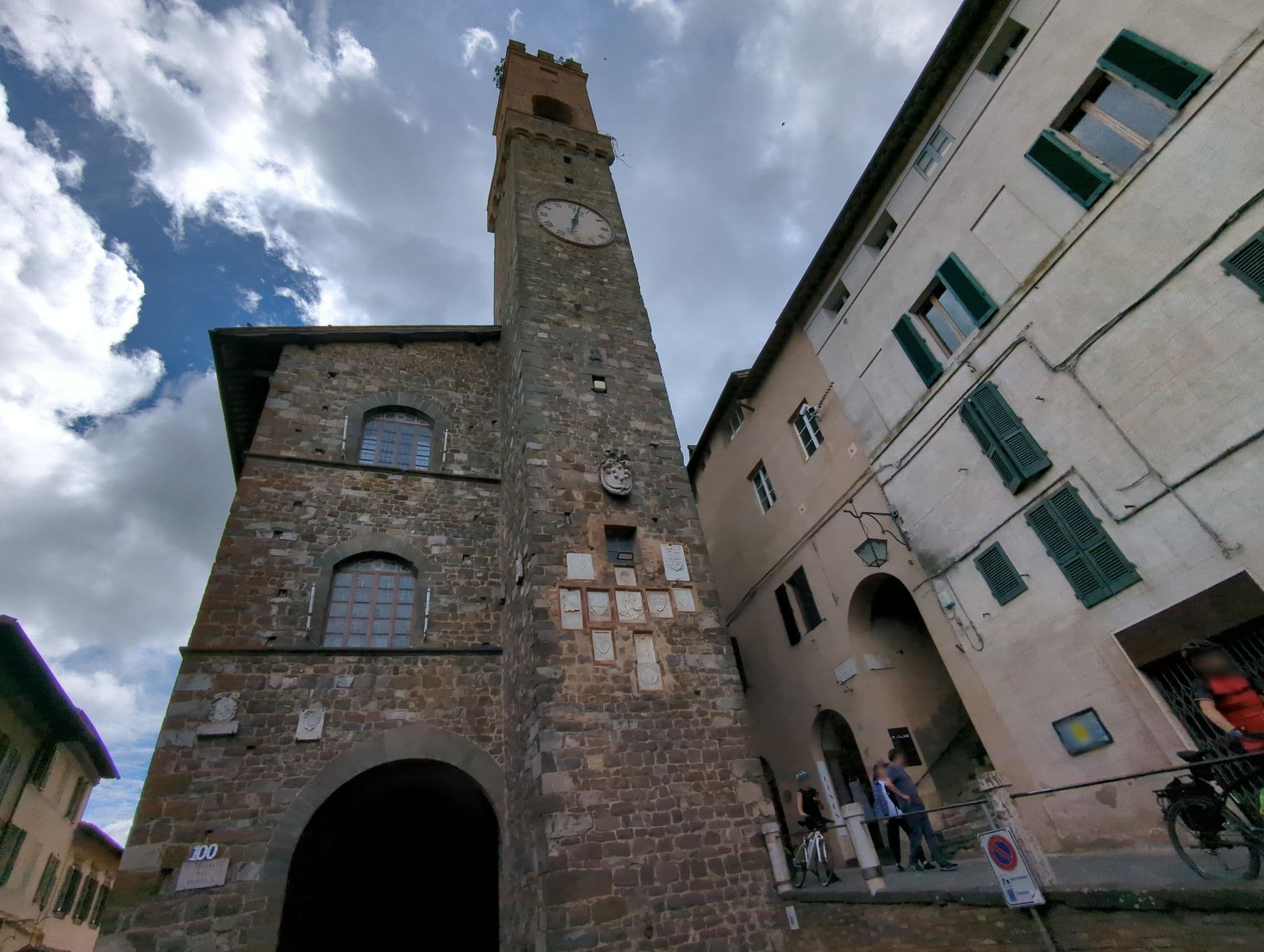 Street view near Scalette di Piazza B&B, Montalcino — © ente (CC BY-SA · Mapillary)