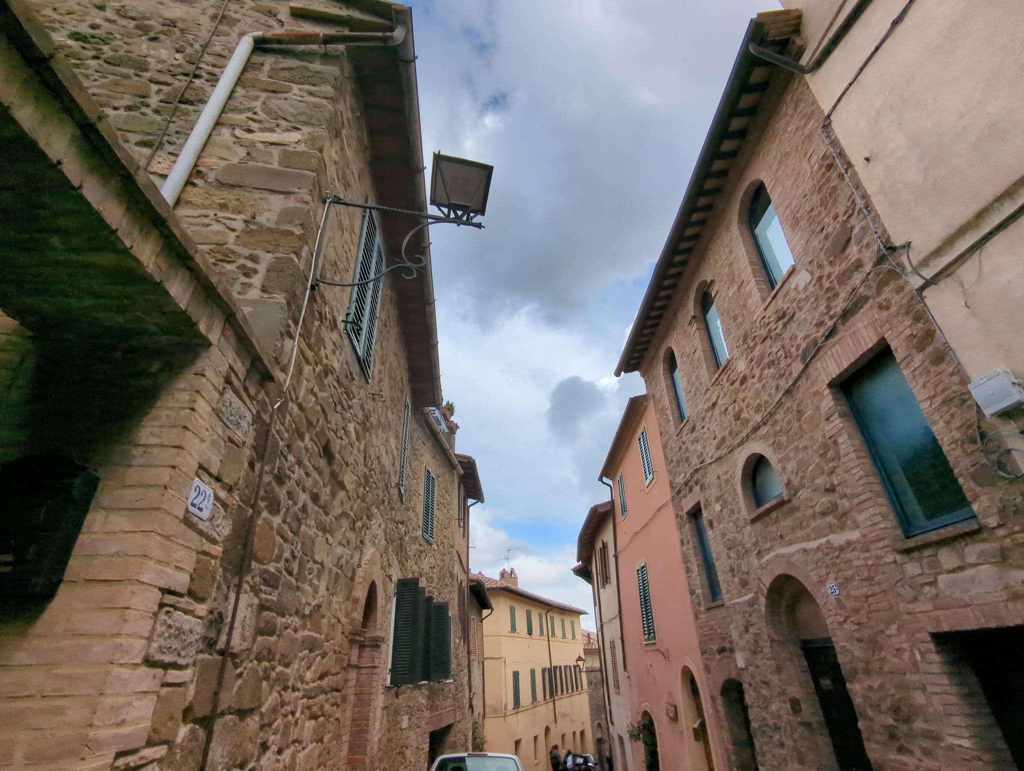 Street view near Idolina Guest House B&B, Montalcino — © ente (CC BY-SA · Mapillary)