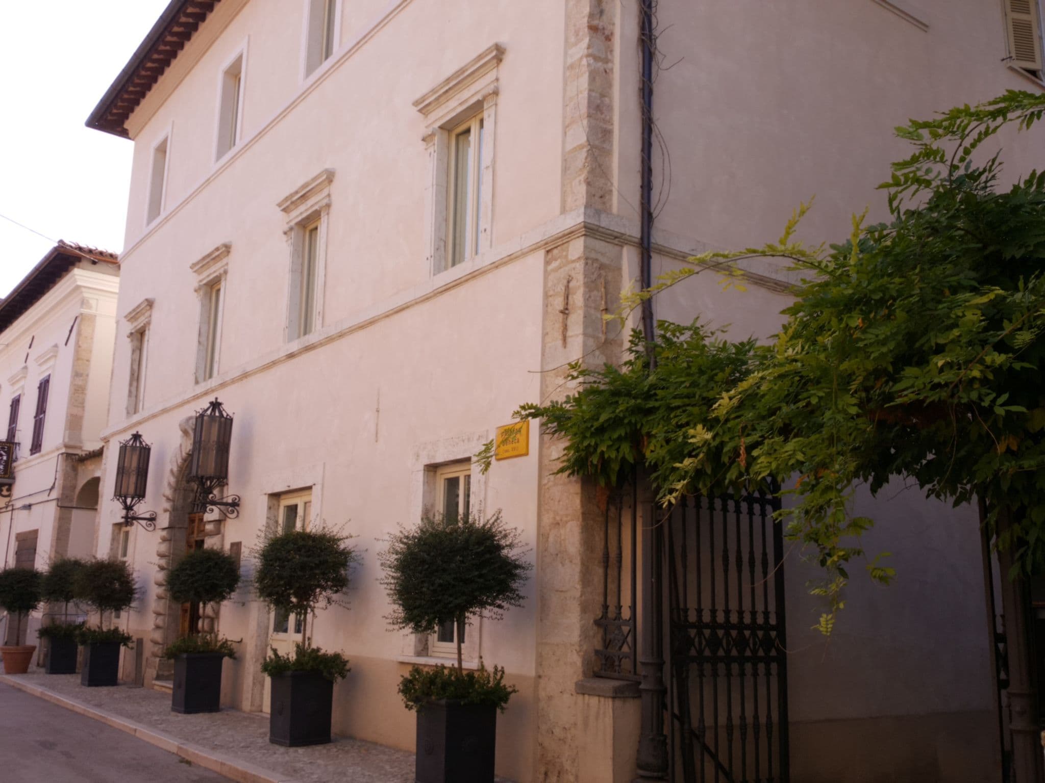 Street view near Palazzo Seneca Relais & Chateaux, Norcia — © chiccap (CC BY-SA · Mapillary)