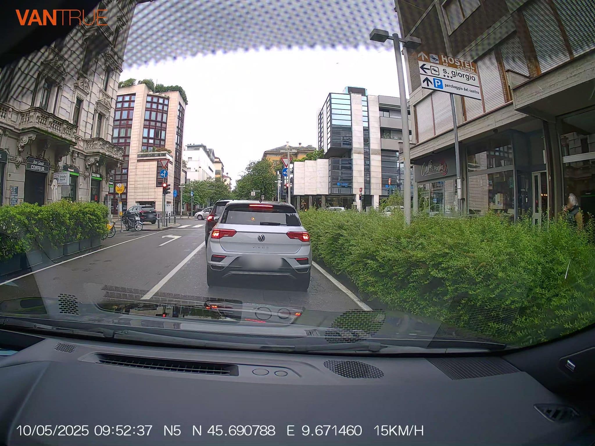 Street view near Made in Italy, Bergamo — © renaultgt (CC BY-SA · Mapillary)