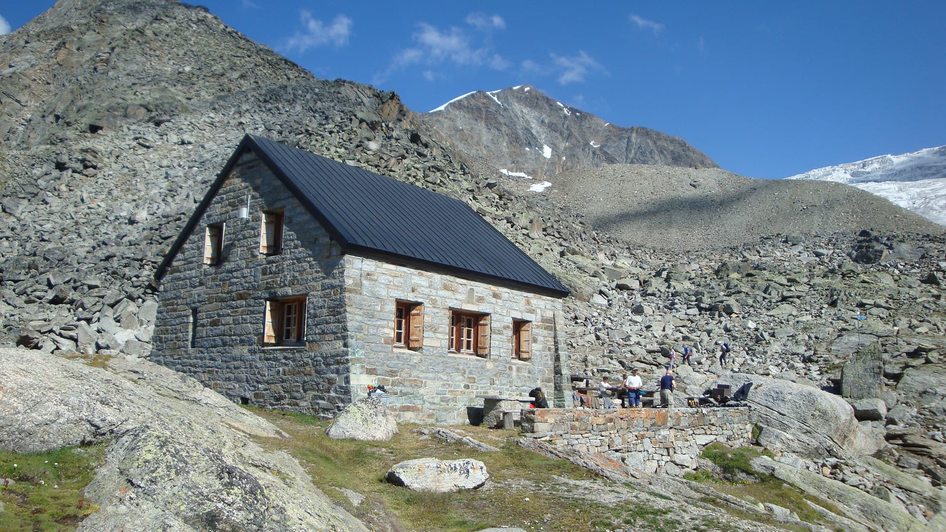 Bordierhütte (via Wikimedia Commons, CC BY-SA 2.0 fr)