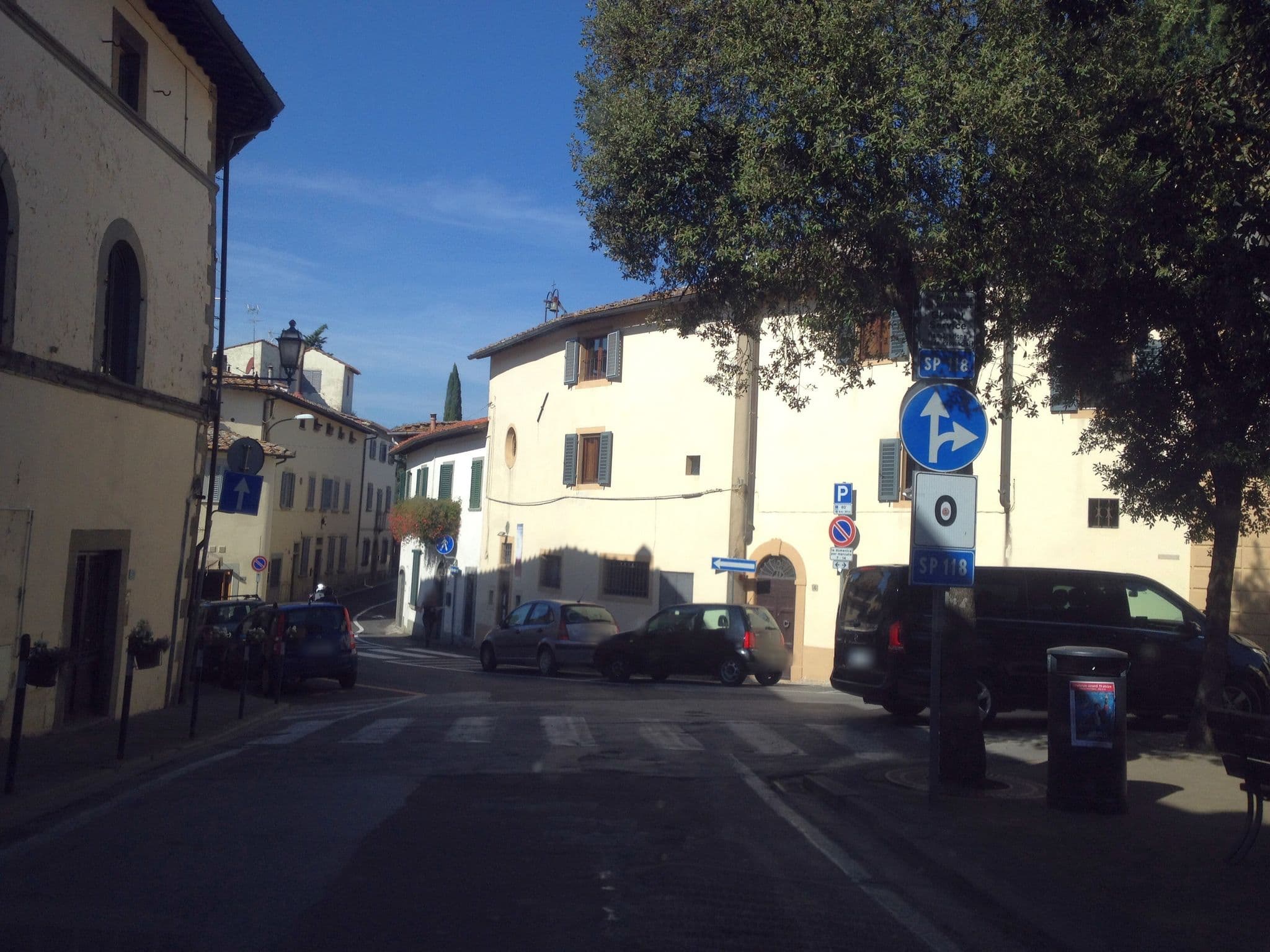 Street view near La Pensione di Vignamaggio, Panzano in Chianti — © istefanos (CC BY-SA · Mapillary)