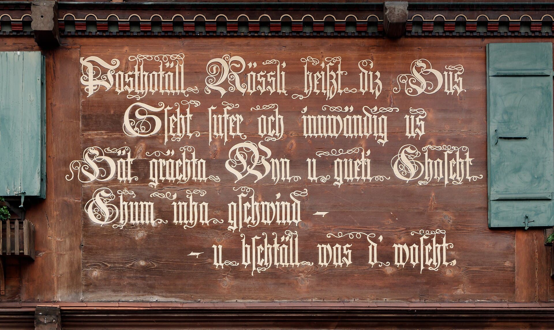 Posthotel Rössli (via Wikimedia Commons, CC BY-SA 3.0)
