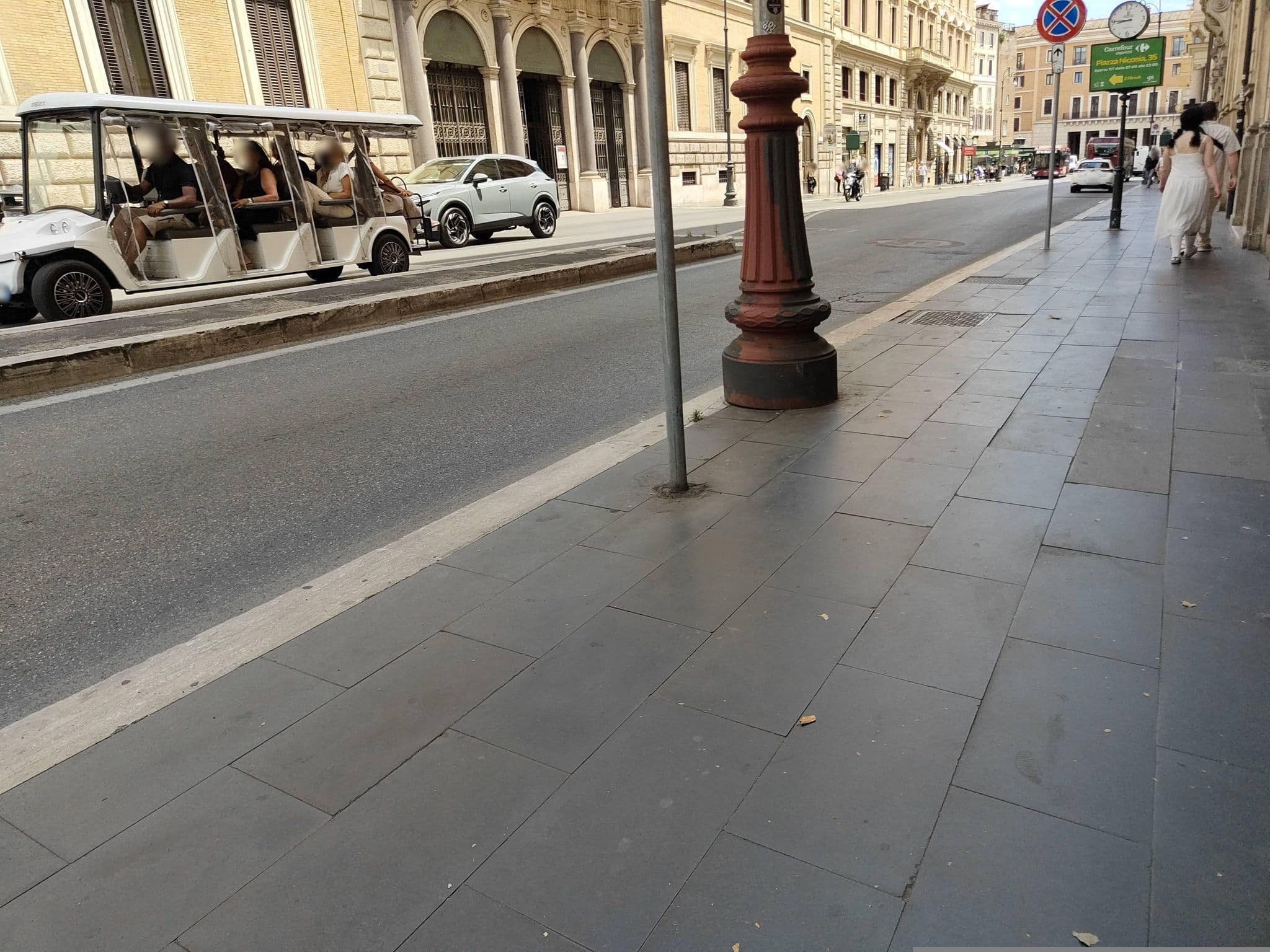 Street view near Vanity Navona, Parione — © omfg_notpr (CC BY-SA · Mapillary)