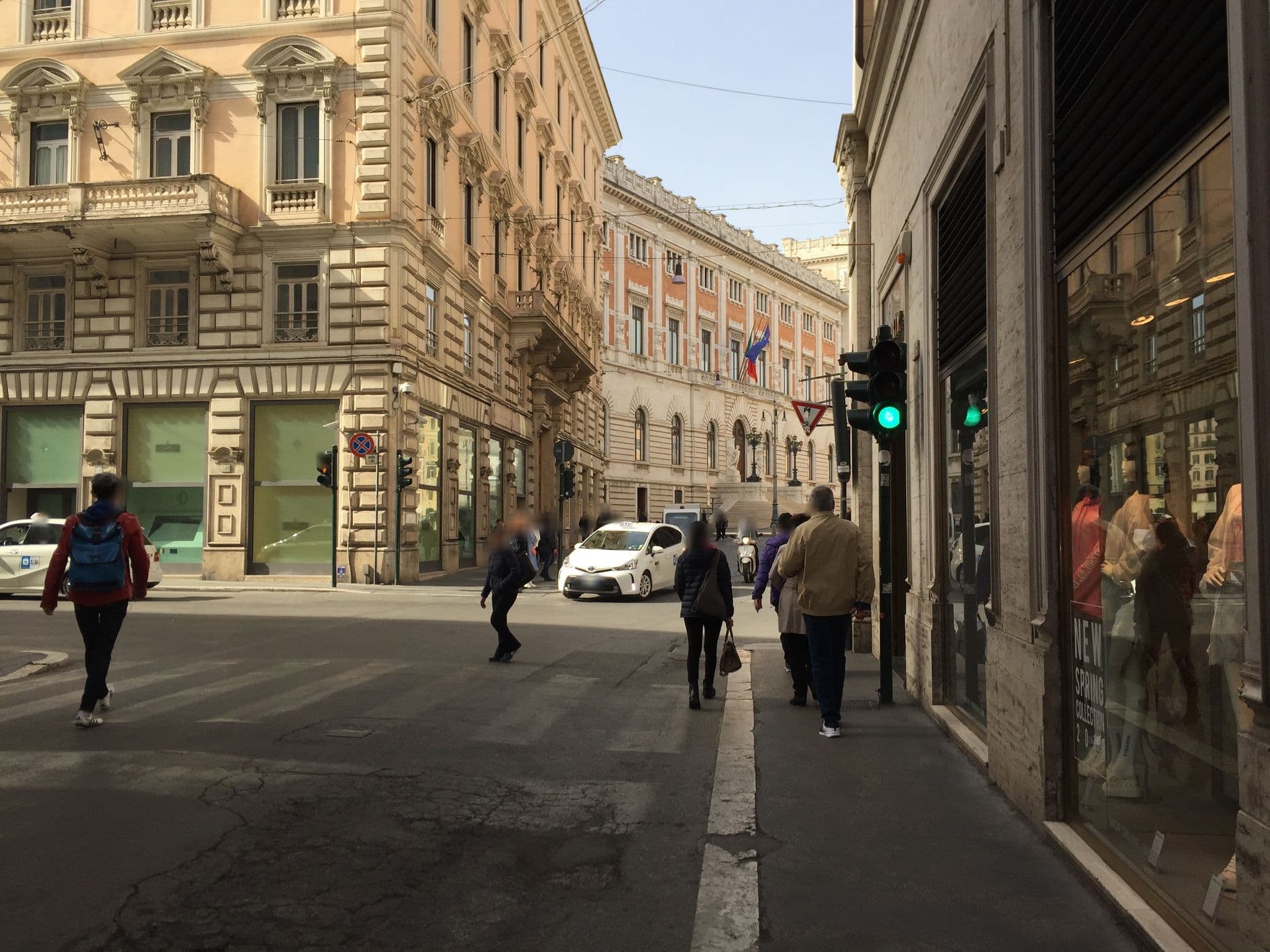 Street view near Parlamento Boutique Hotel, Sant'Eustachio — © richlv (CC BY-SA · Mapillary)