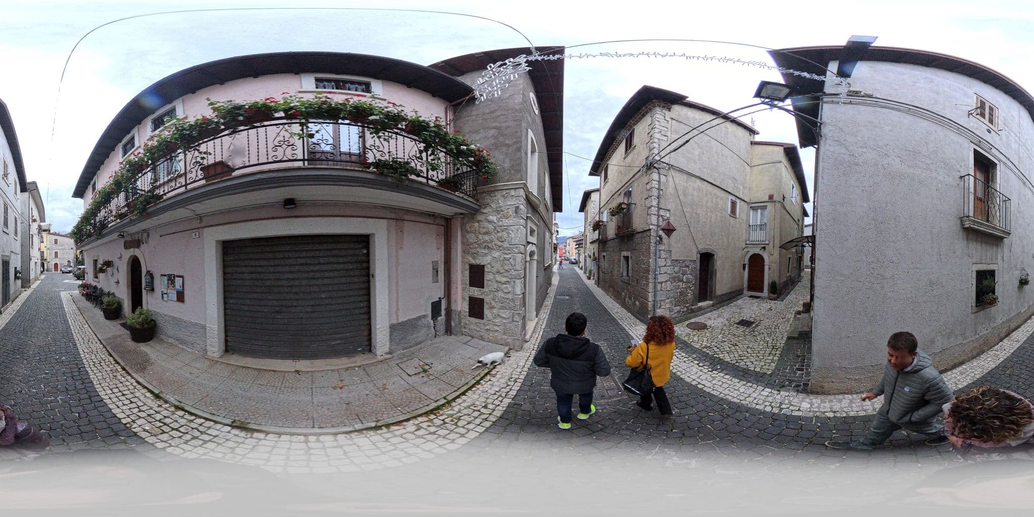 Street view near Albergo Pensione Paola, Pescasseroli — © odiug (CC BY-SA · Mapillary)