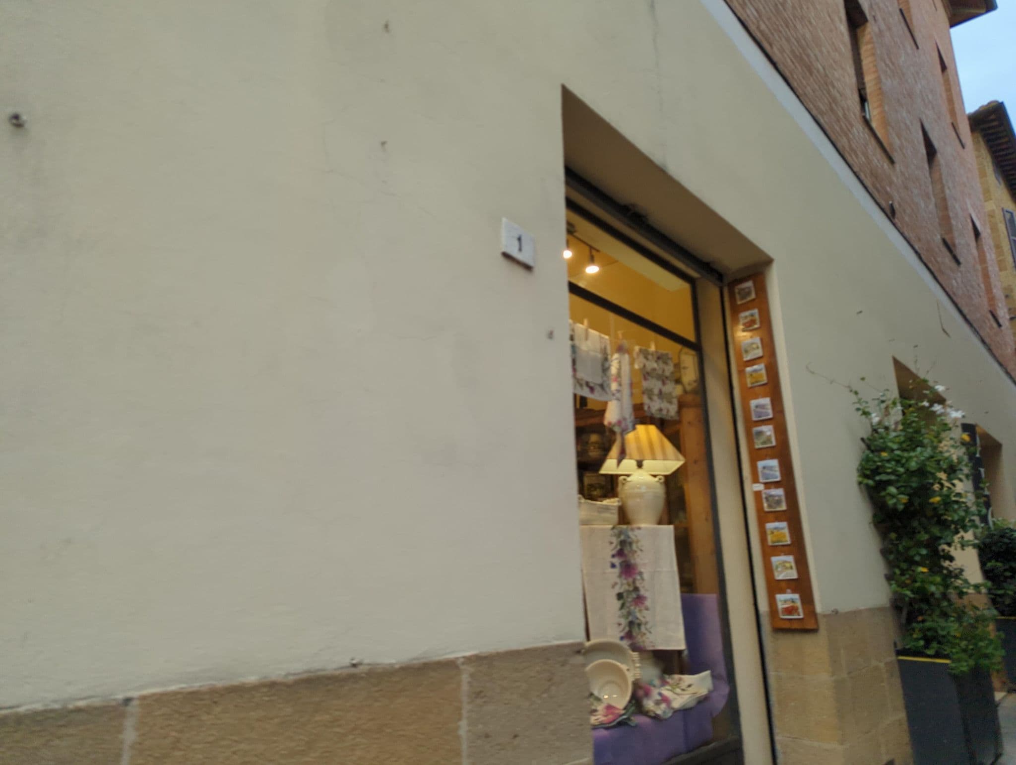 Street view near Il Giglio B&B, Pienza — © ente (CC BY-SA · Mapillary)