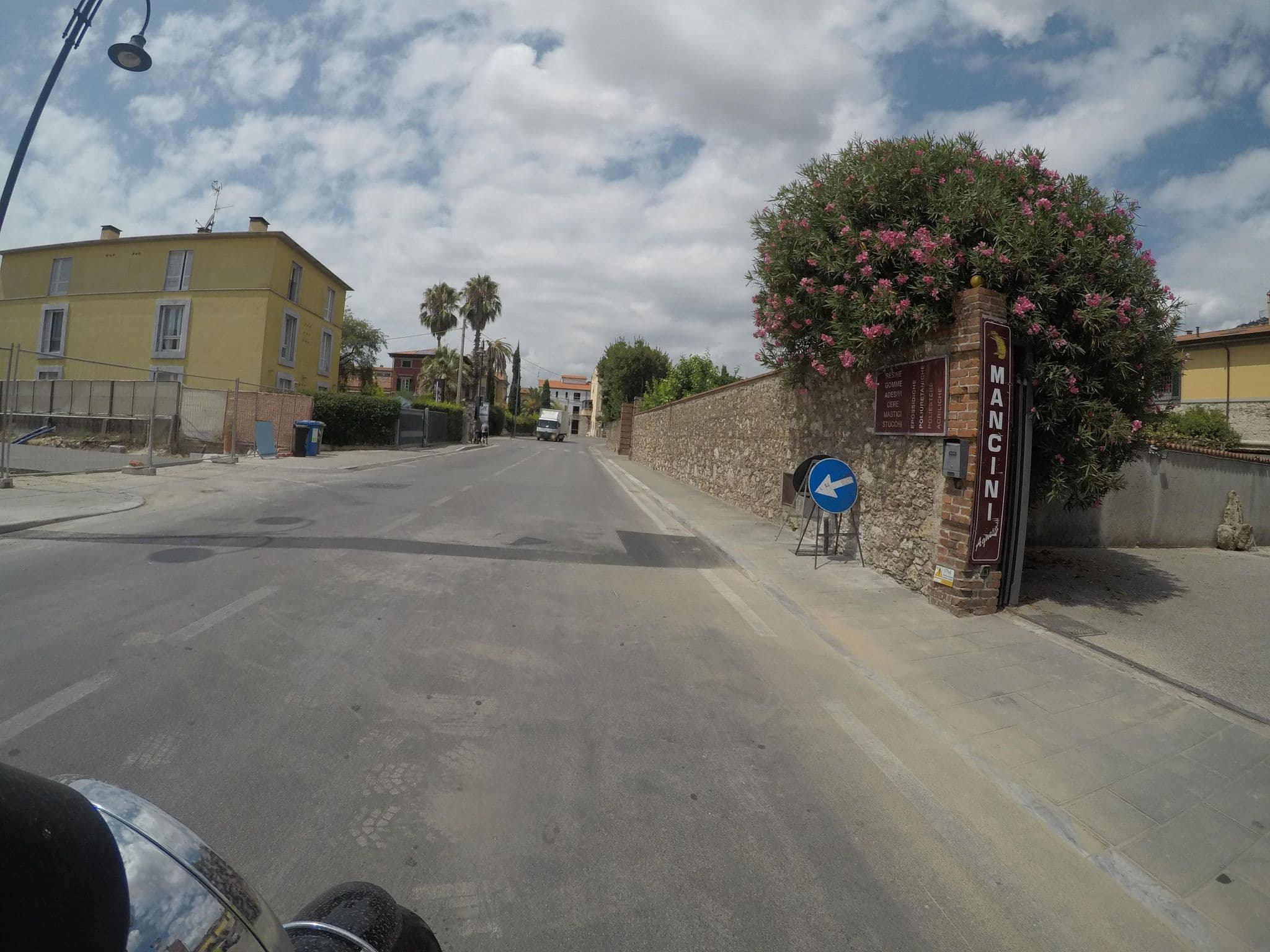 Street view near Orangerie Pietrasanta, Pietrasanta — © cxc (CC BY-SA · Mapillary)