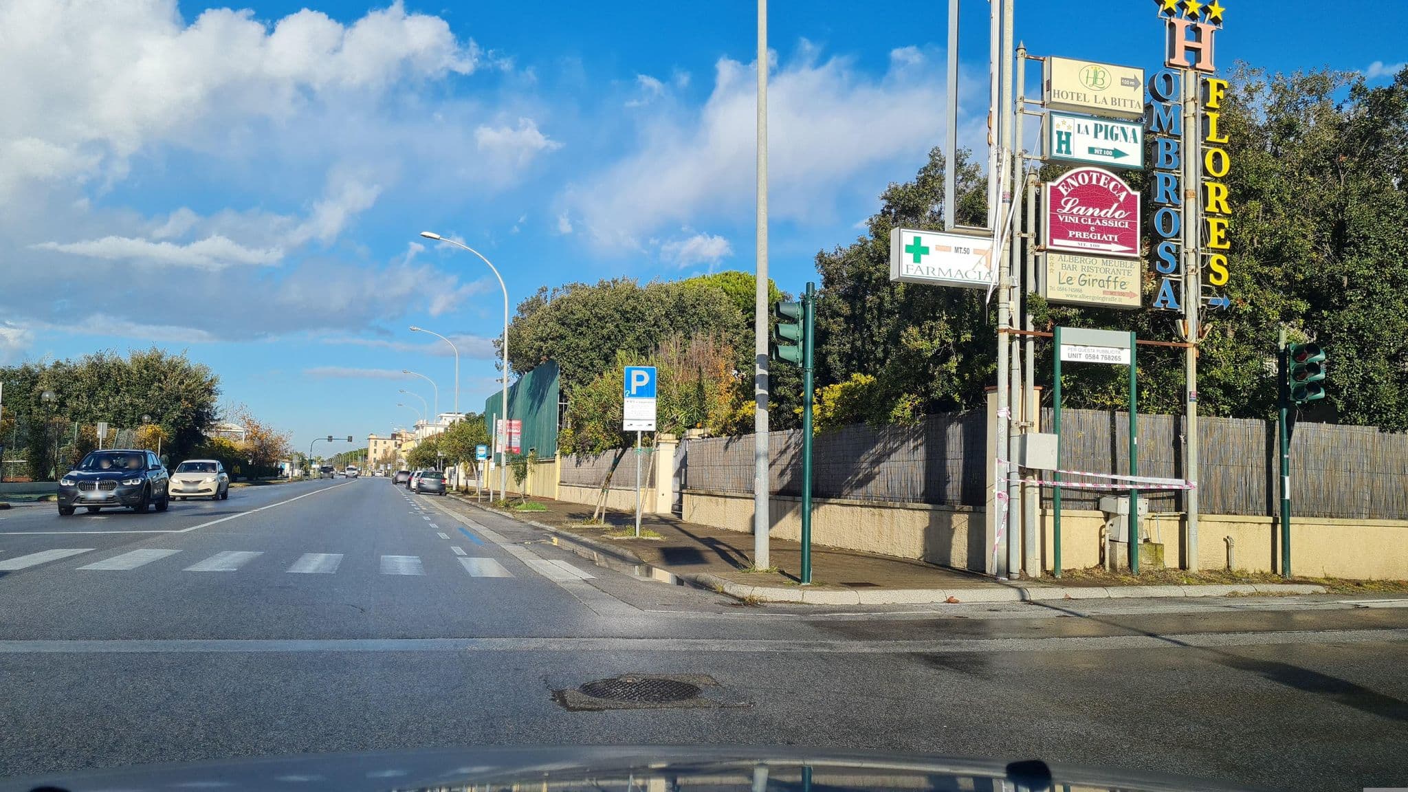 Street view near Hotel Naviglio, Forte dei Marmi — © laniuscollurio (CC BY-SA · Mapillary)