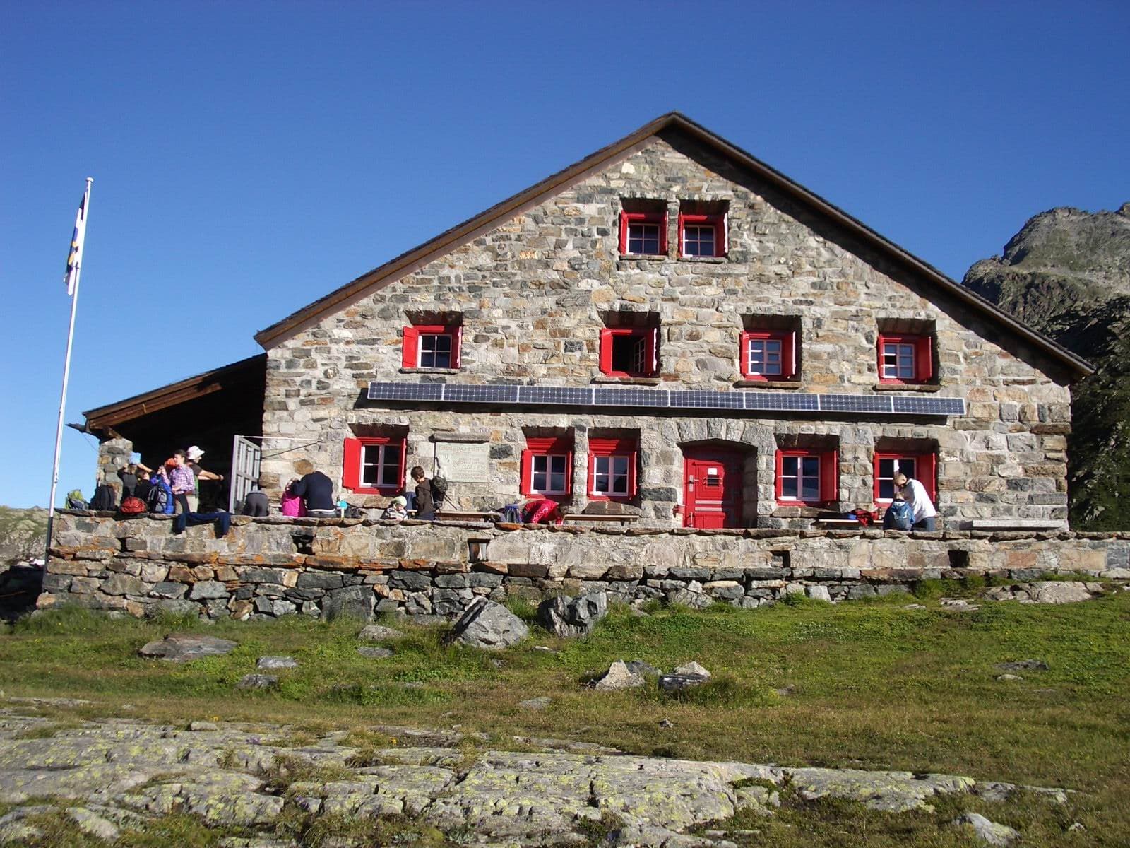 Grialetschhütte (via Wikimedia Commons, CC BY-SA 3.0)