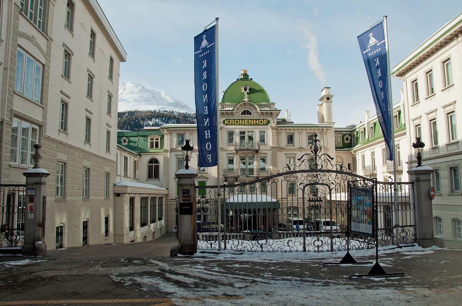 Grand Hotel Kronenhof (via Wikimedia Commons, CC BY-SA 3.0)