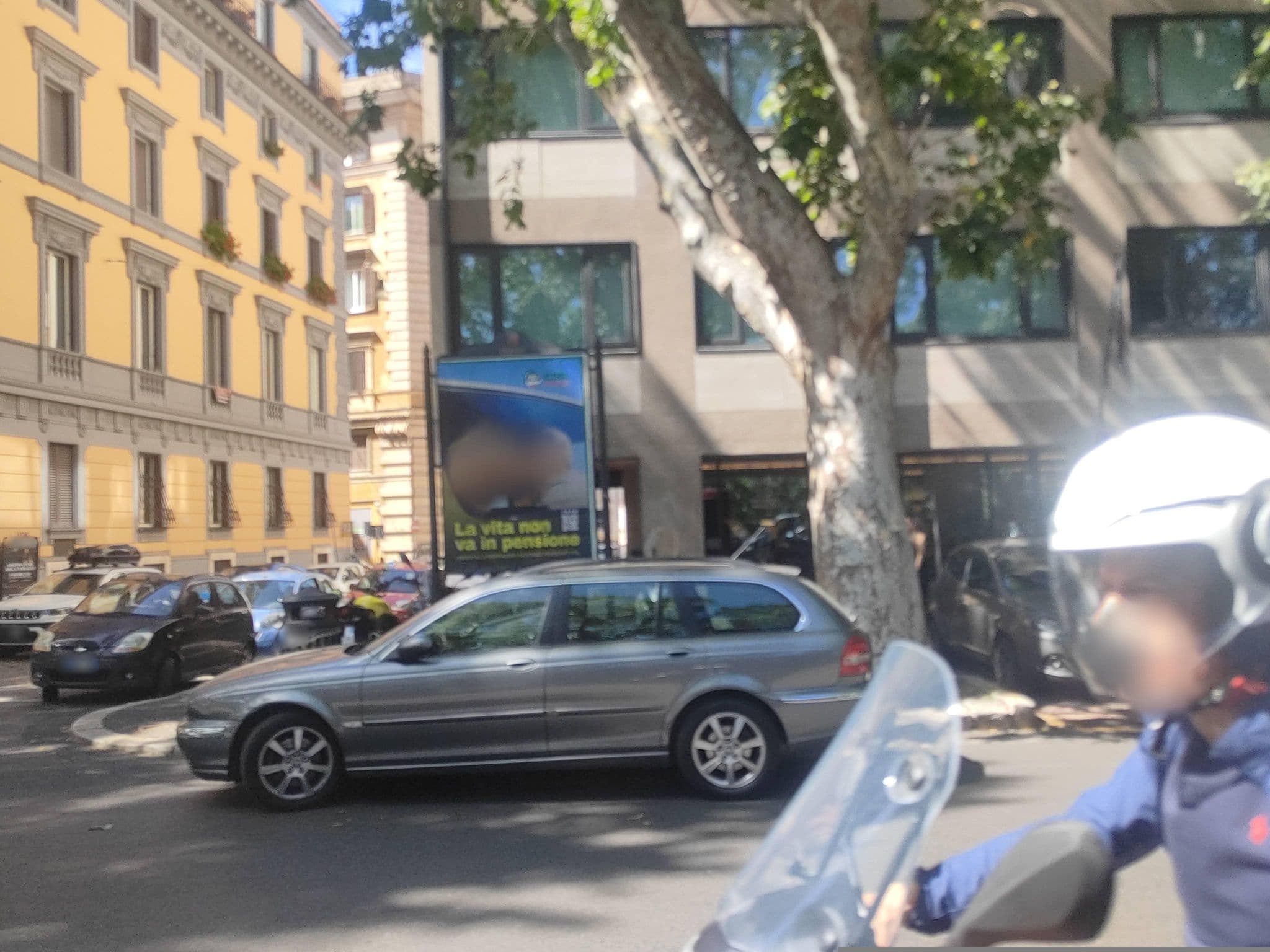Street view near citizenM Rome Isola Tiberina, Parione — © omfg_notpr (CC BY-SA · Mapillary)
