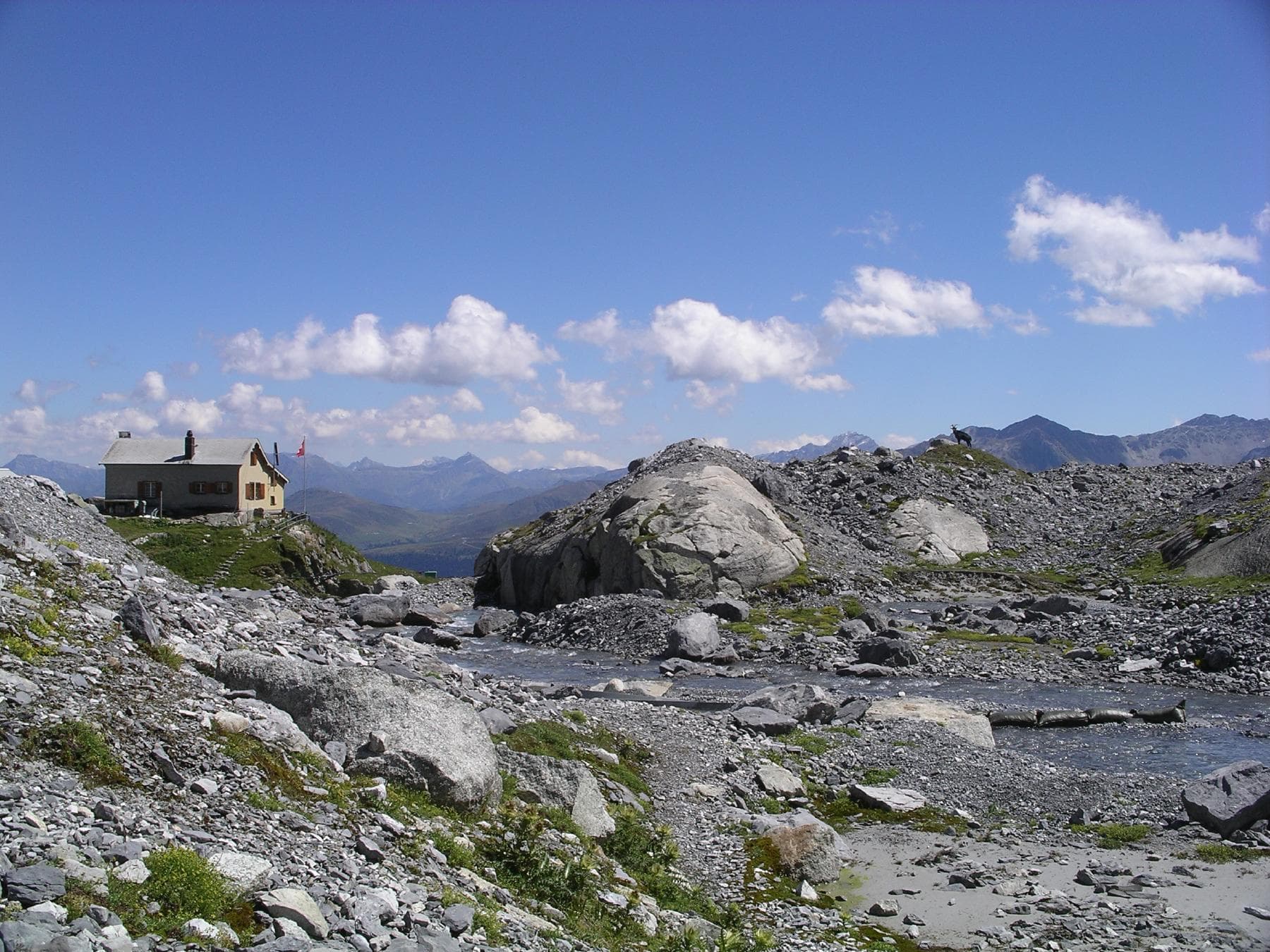 Camona da Punteglias CAS (via Wikimedia Commons, CC BY 2.0)