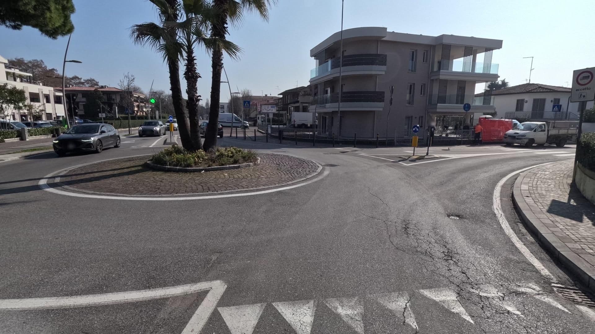 Street view near Albergo Hotel Derby, San Martino della Battaglia — © bct (CC BY-SA · Mapillary)