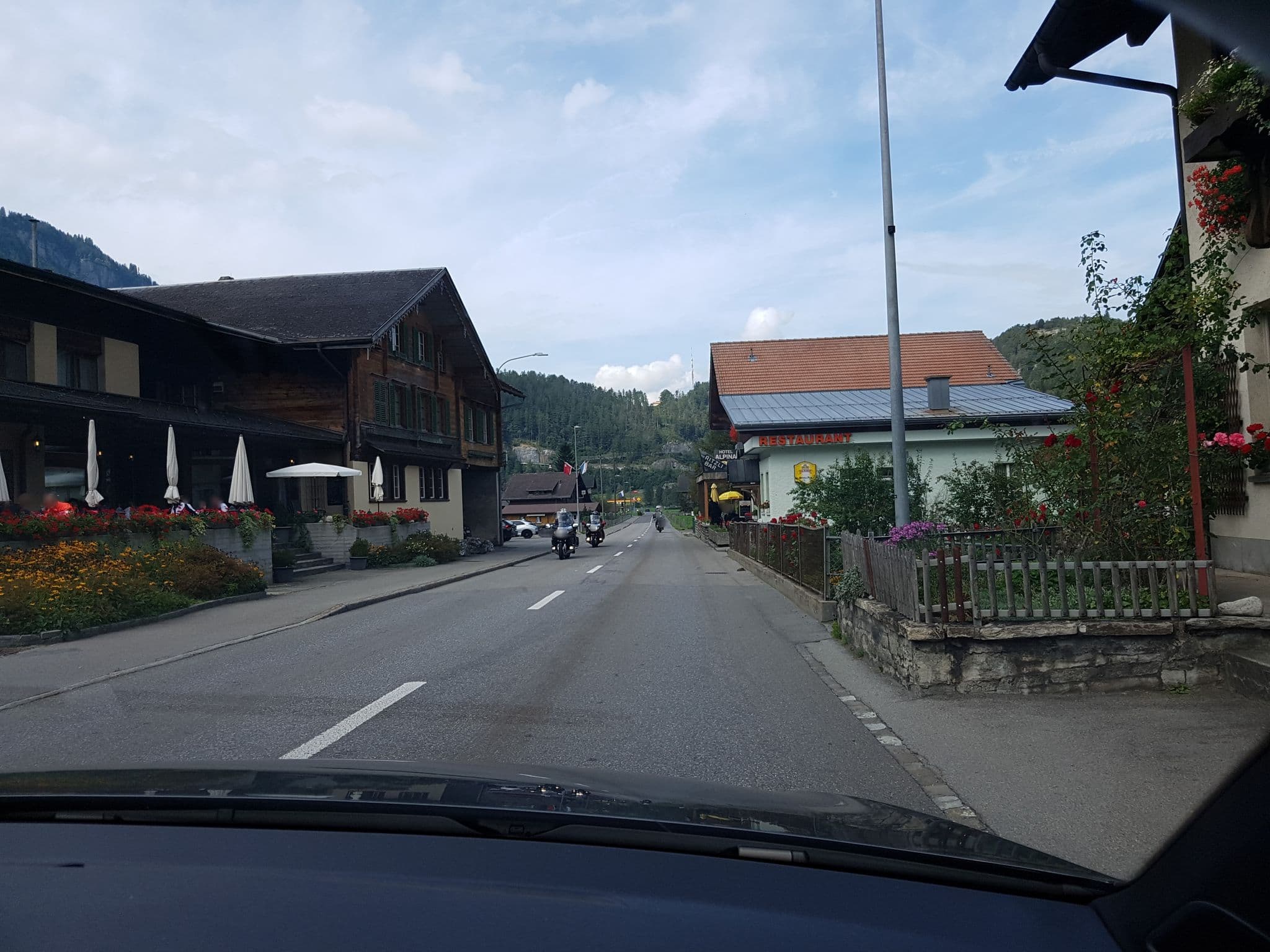 Street view near Hotel-restaurant Urweider, Meiringen — © axe (CC BY-SA · Mapillary)