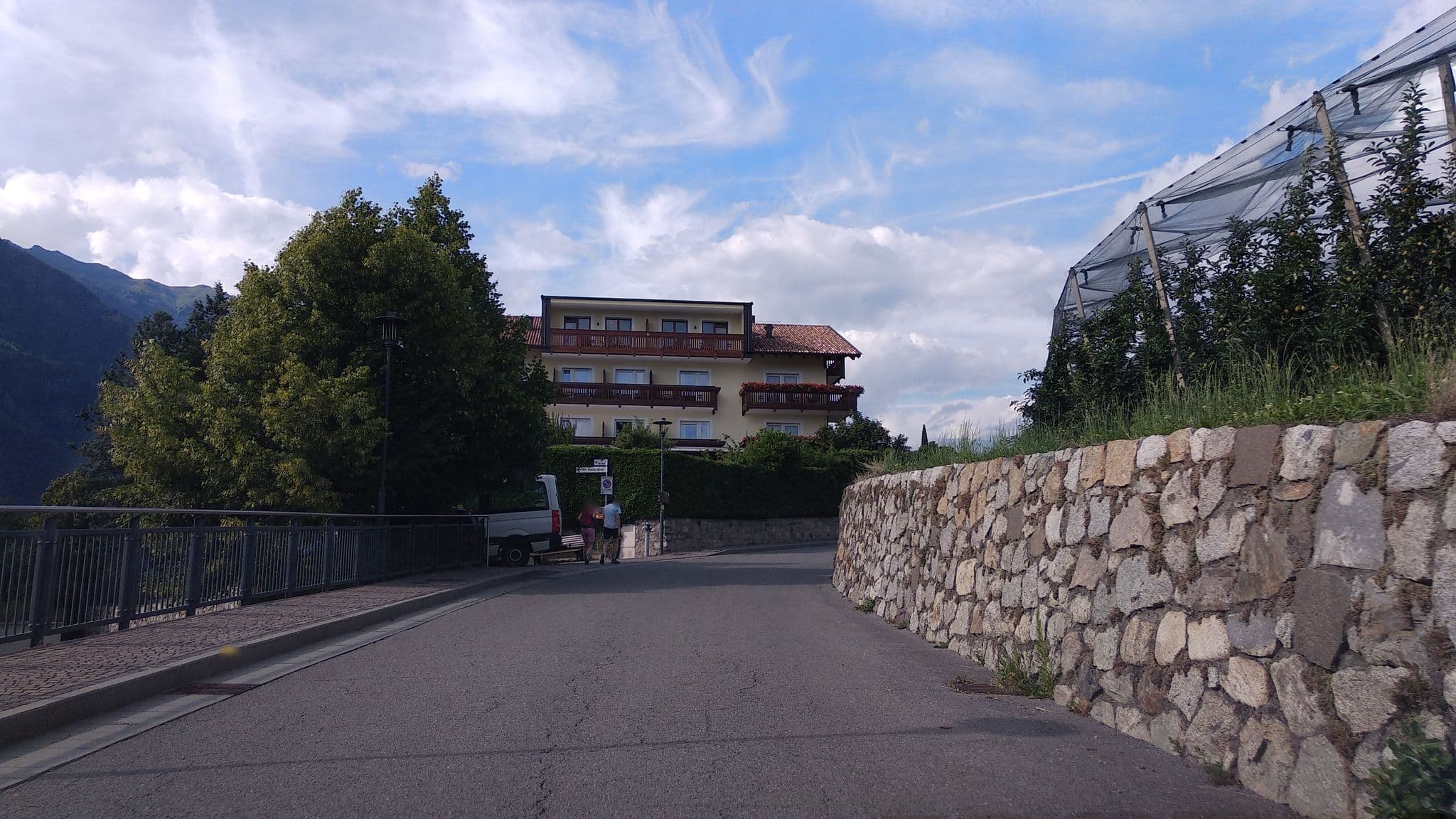 Street view near Hotel Finkennest, Scena - Schenna — © steinm (CC BY-SA · Mapillary)