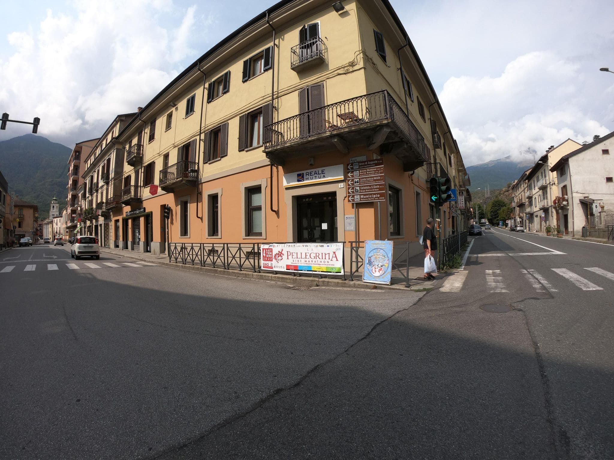 Street view near Hotel Napoleon Susa, Susa — © joostjakob (CC BY-SA · Mapillary)