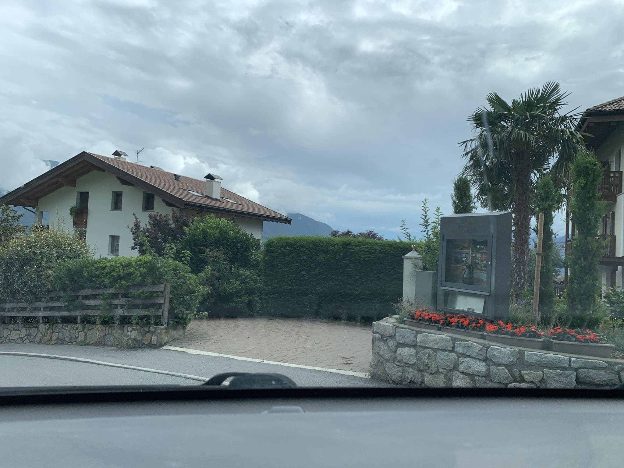 Street view near Hotel Garni Paler, Tirolo — © descilla (CC BY-SA · Mapillary)