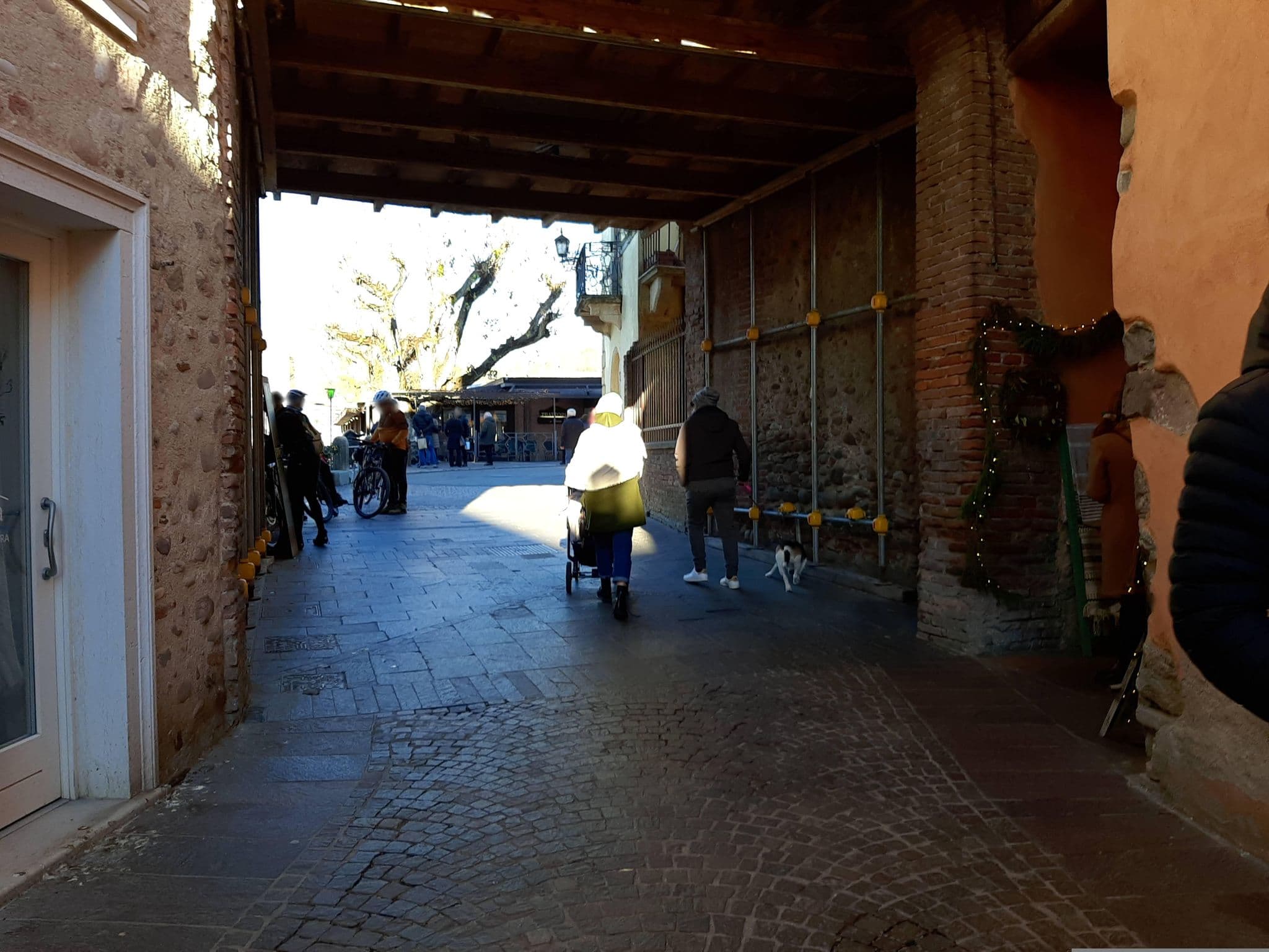 Street view near Regia Rosetta - Royal Rooms Borghetto, Valeggio sul Mincio — © alesarrett (CC BY-SA · Mapillary)