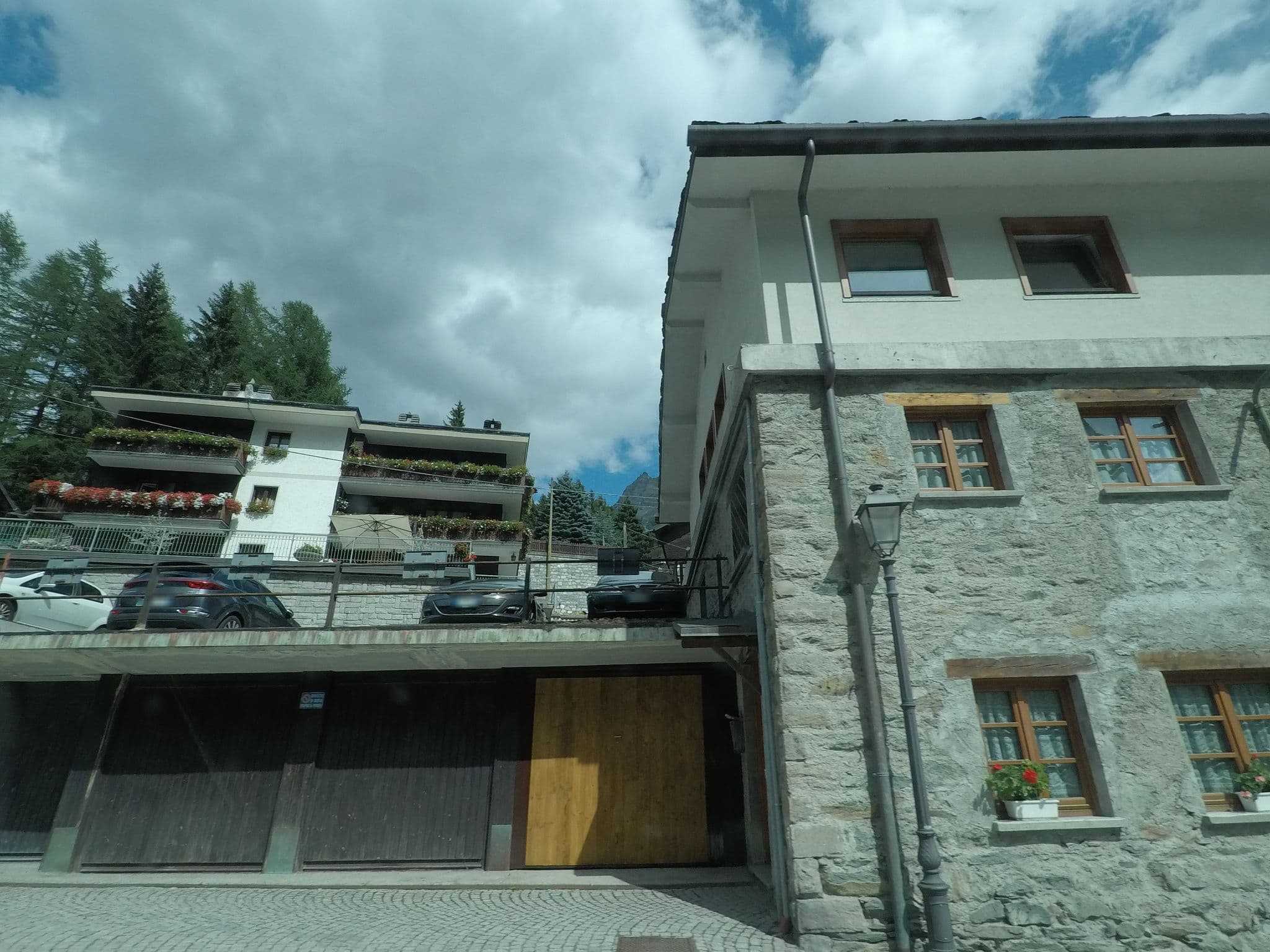 Street view near B&B Le Petit Nid, Valtournenche — © bcostacurta (CC BY-SA · Mapillary)