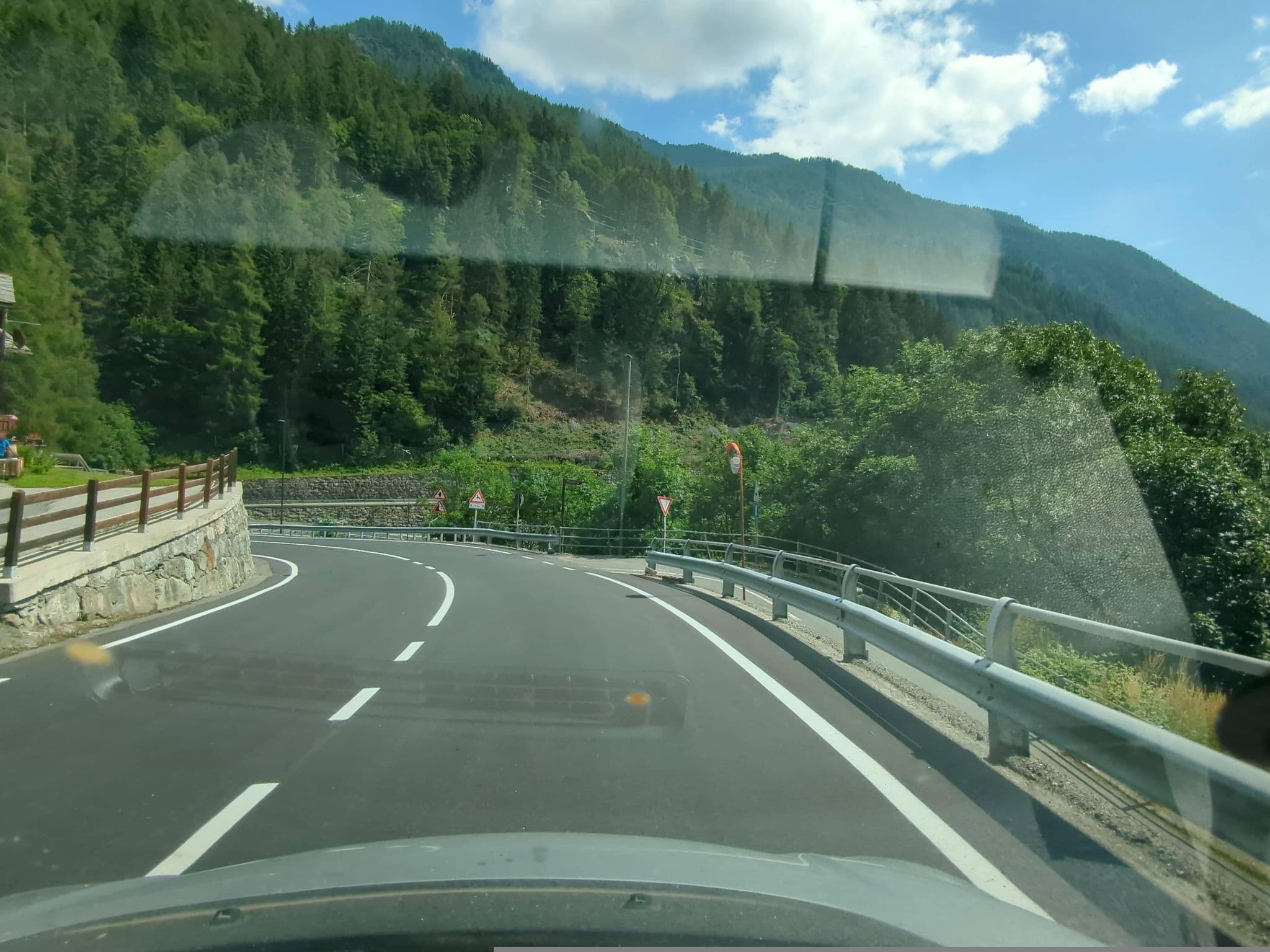 Street view near Chalet des Artistes, Valtournenche — © musuruan (CC BY-SA · Mapillary)