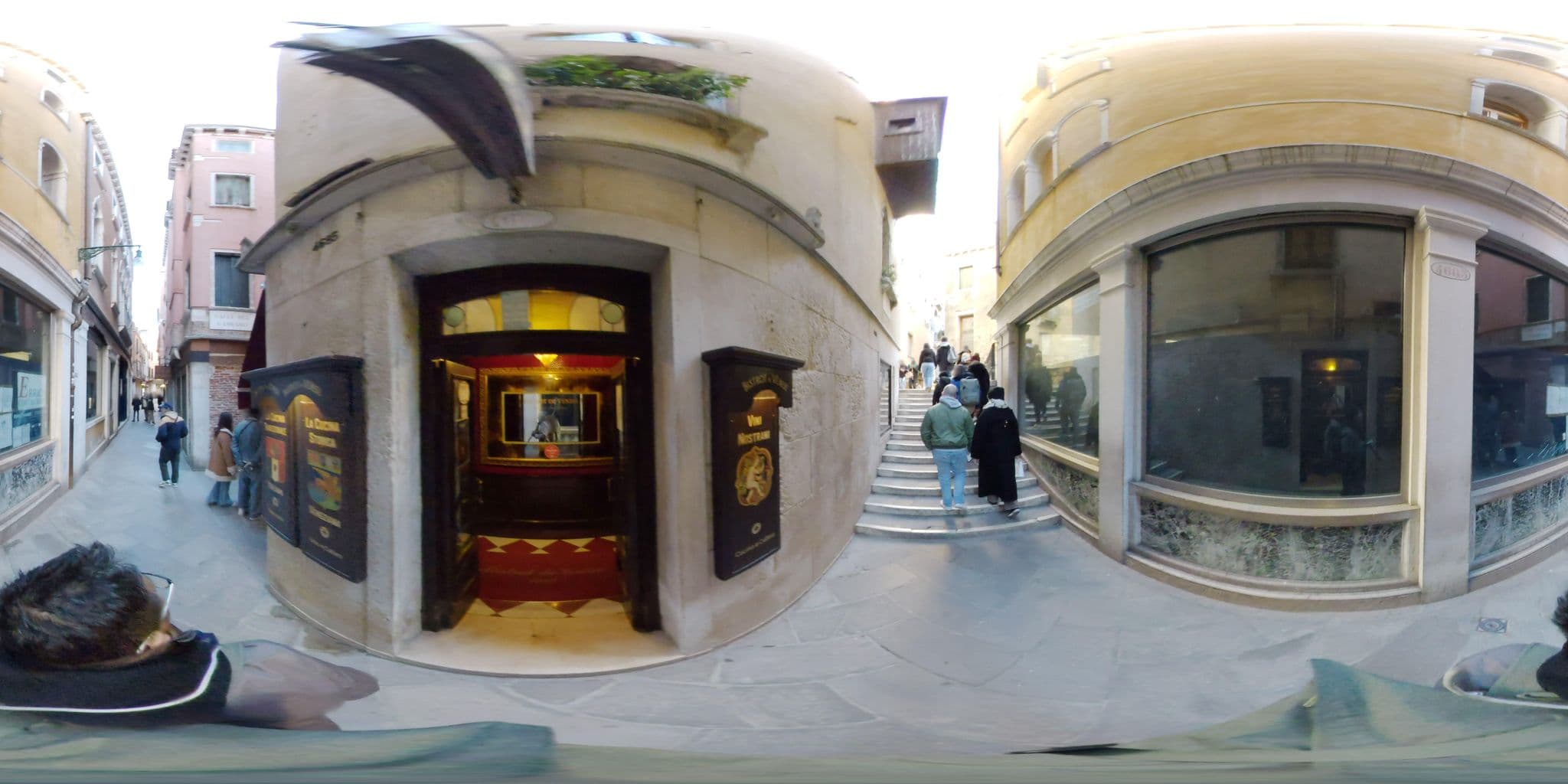 Street view near Antica Locanda Al Gambero, Venice
