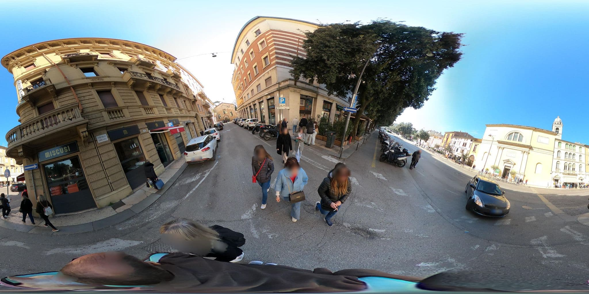 Street view near Mastino Rooms, Verona