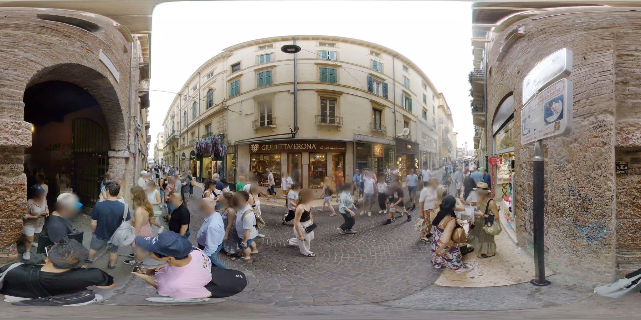 Street view near Residenza Bonifacio, Verona