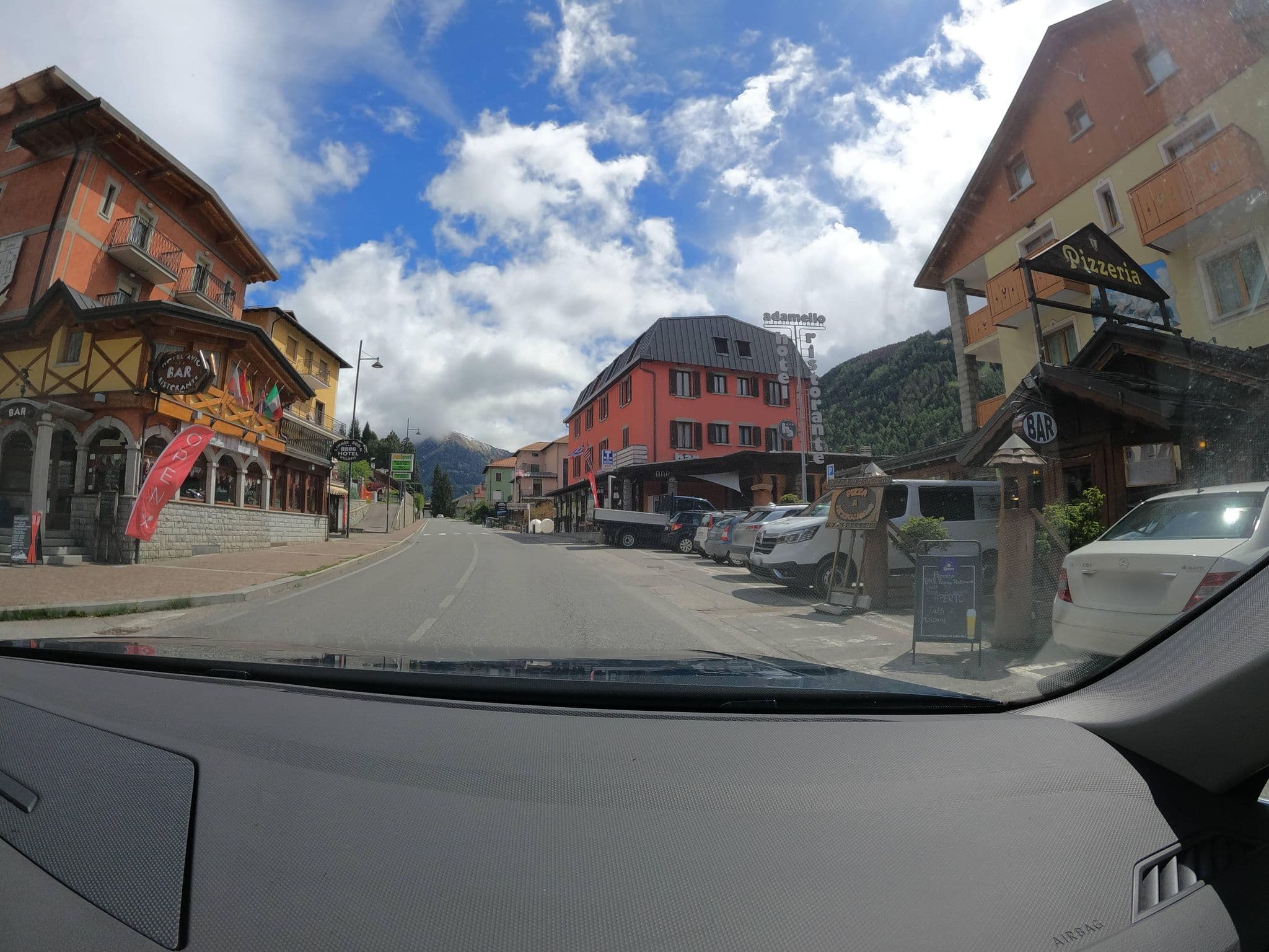 Street view near Albergo Avio, Ponte di Legno — © borovac (CC BY-SA · Mapillary)