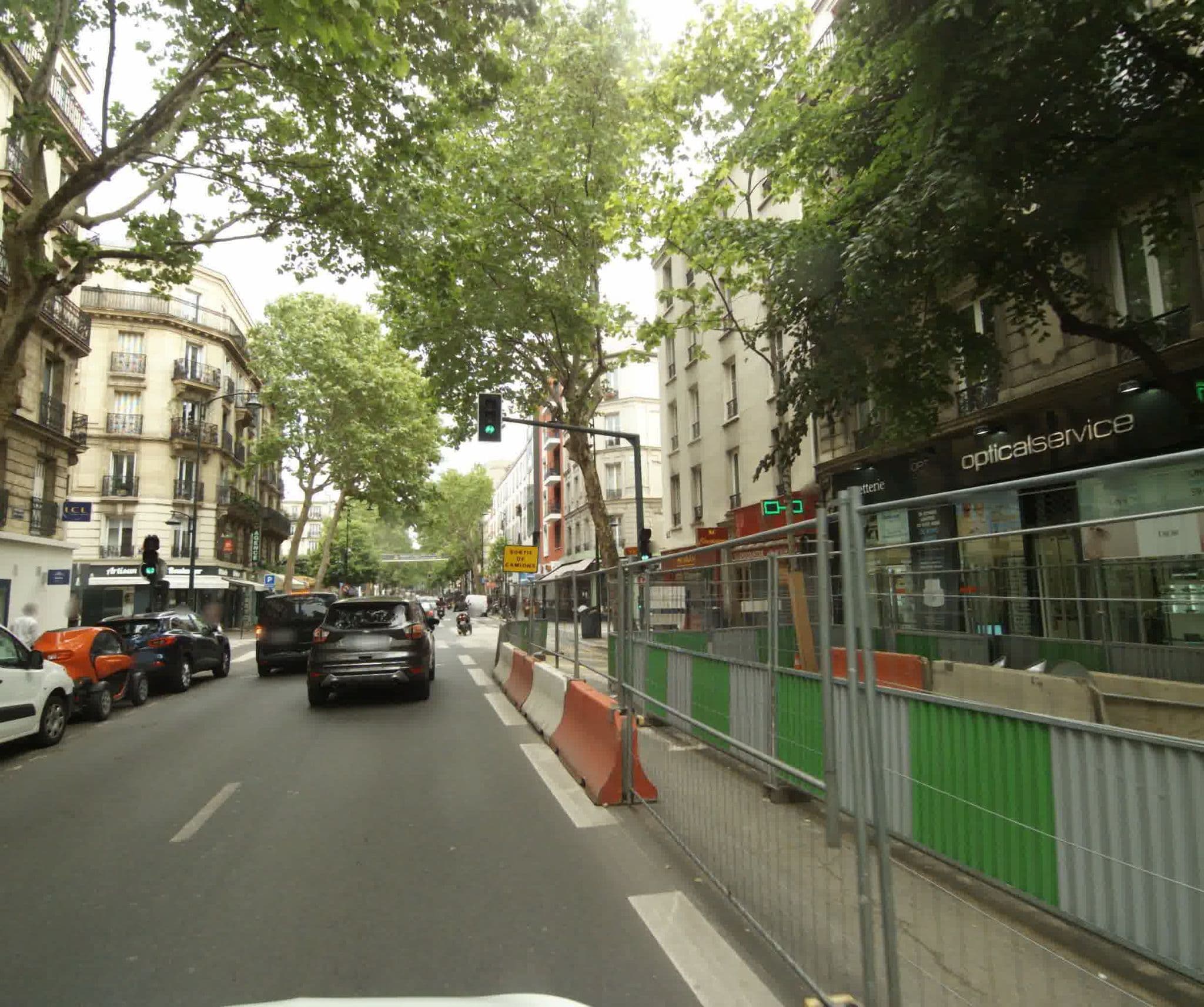 Street view near Hotel YAC Paris Clichy, A Member of Radisson Individuals, Clichy — © sogefi (CC BY-SA · Mapillary)
