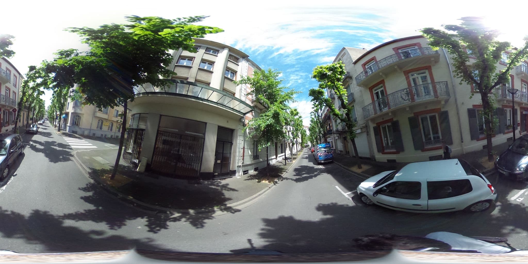 Street view near Arverna Cit'hotel Vichy, Vichy — © zimmy (CC BY-SA · Mapillary)