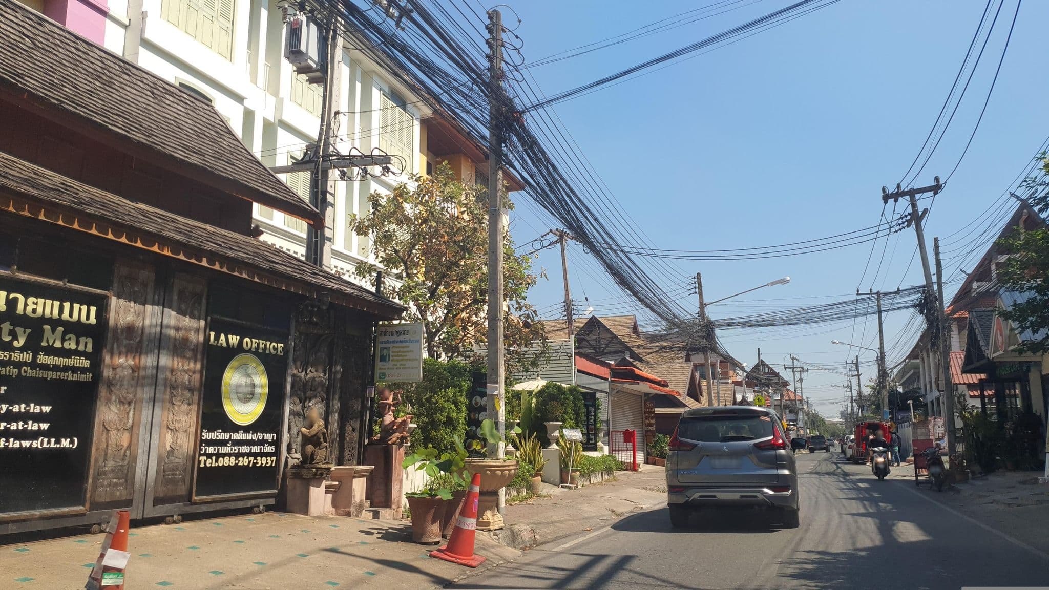Street view near Elliebum Boutique Hotel, Chiang Mai
