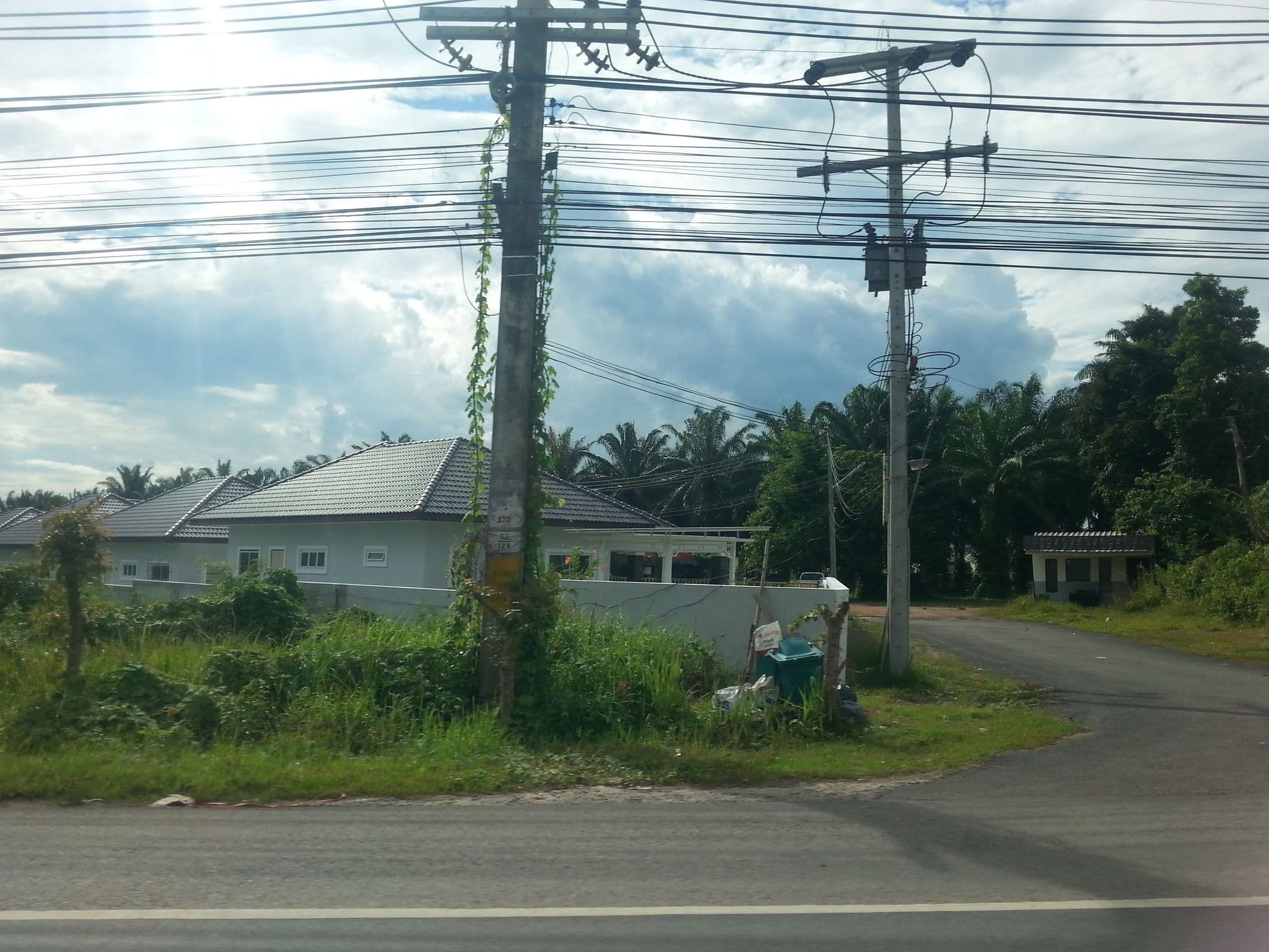 Street view near Lilly Pool Villa near Krabi Airport, Nuea Khlong — © clockwerx (CC BY-SA · Mapillary)
