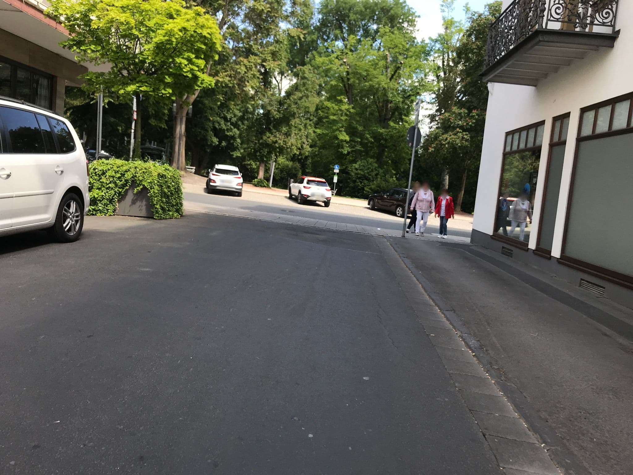 Street view near Luxstay Bad Nauheim, Bad Nauheim — © troher15 (CC BY-SA · Mapillary)