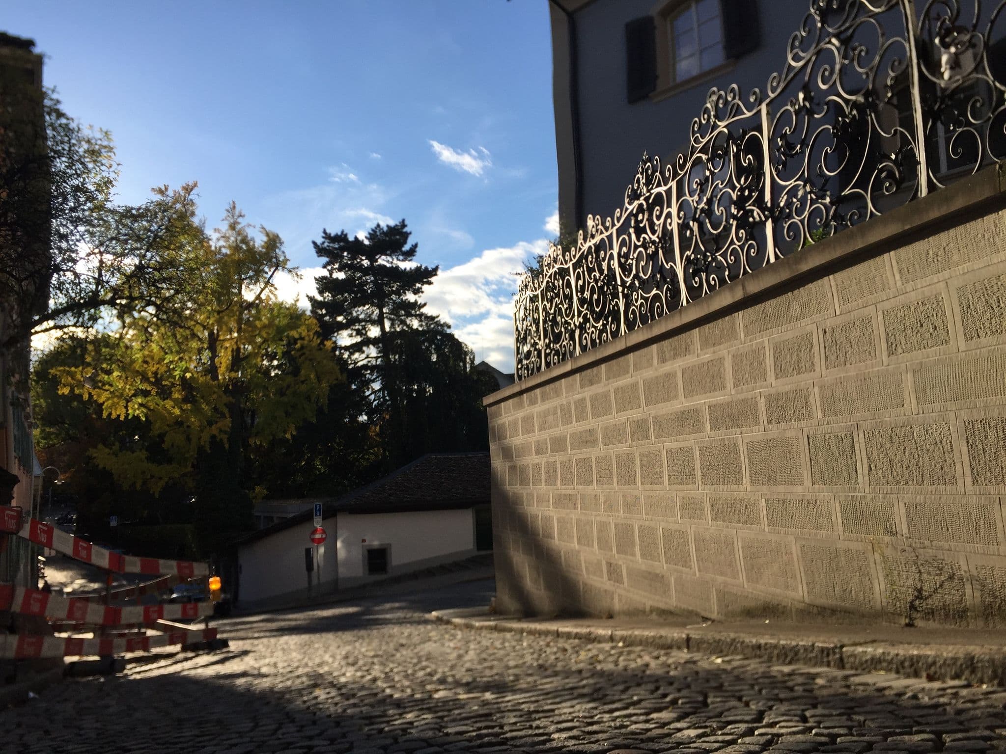 Street view near Villa Florhof, Zürich (Kreis 1) / Rathaus — © albinfo (CC BY-SA · Mapillary)