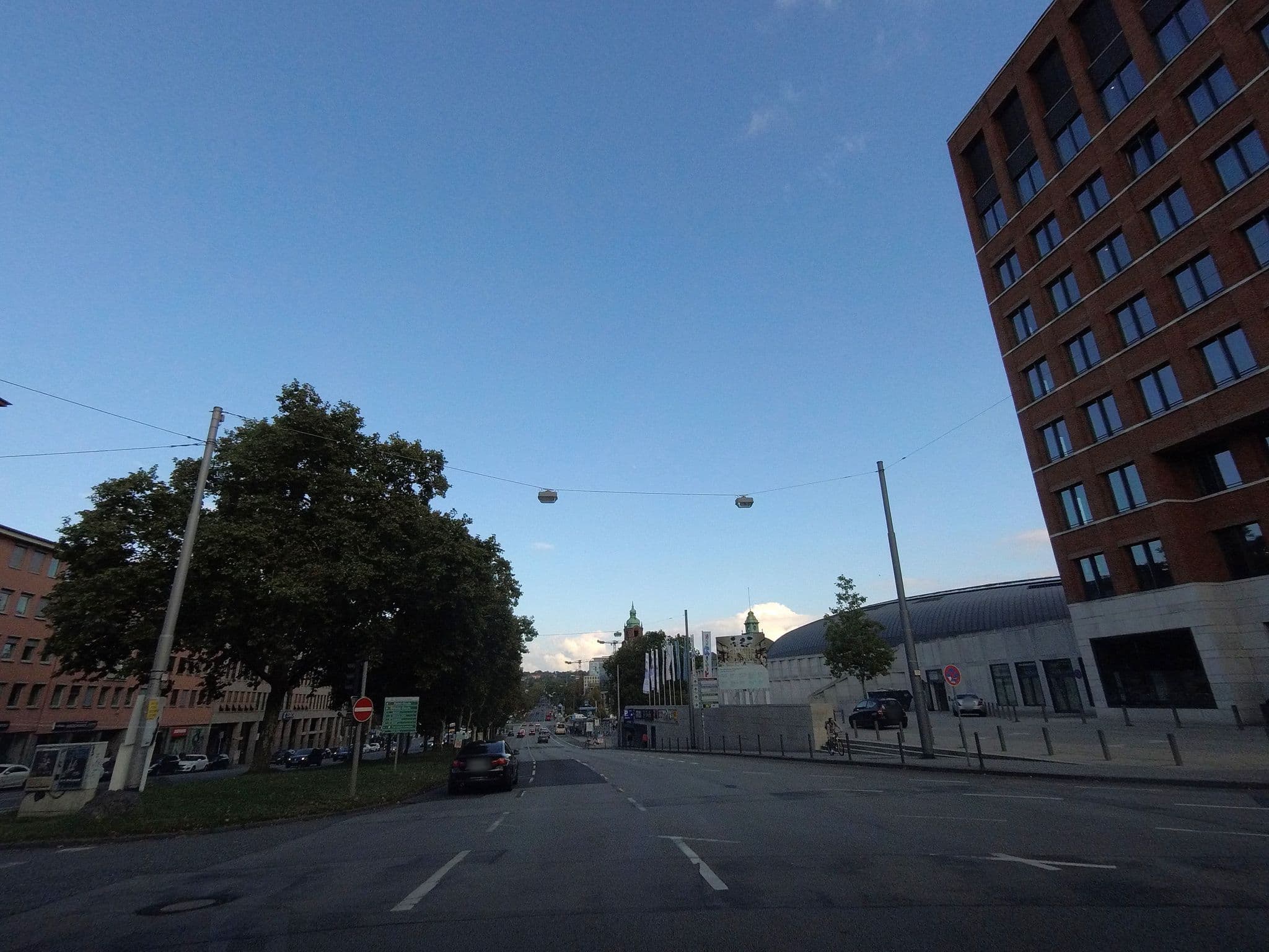 Street view near Hotel Motel One Wiesbaden, Wiesbaden — © fdmap (CC BY-SA · Mapillary)