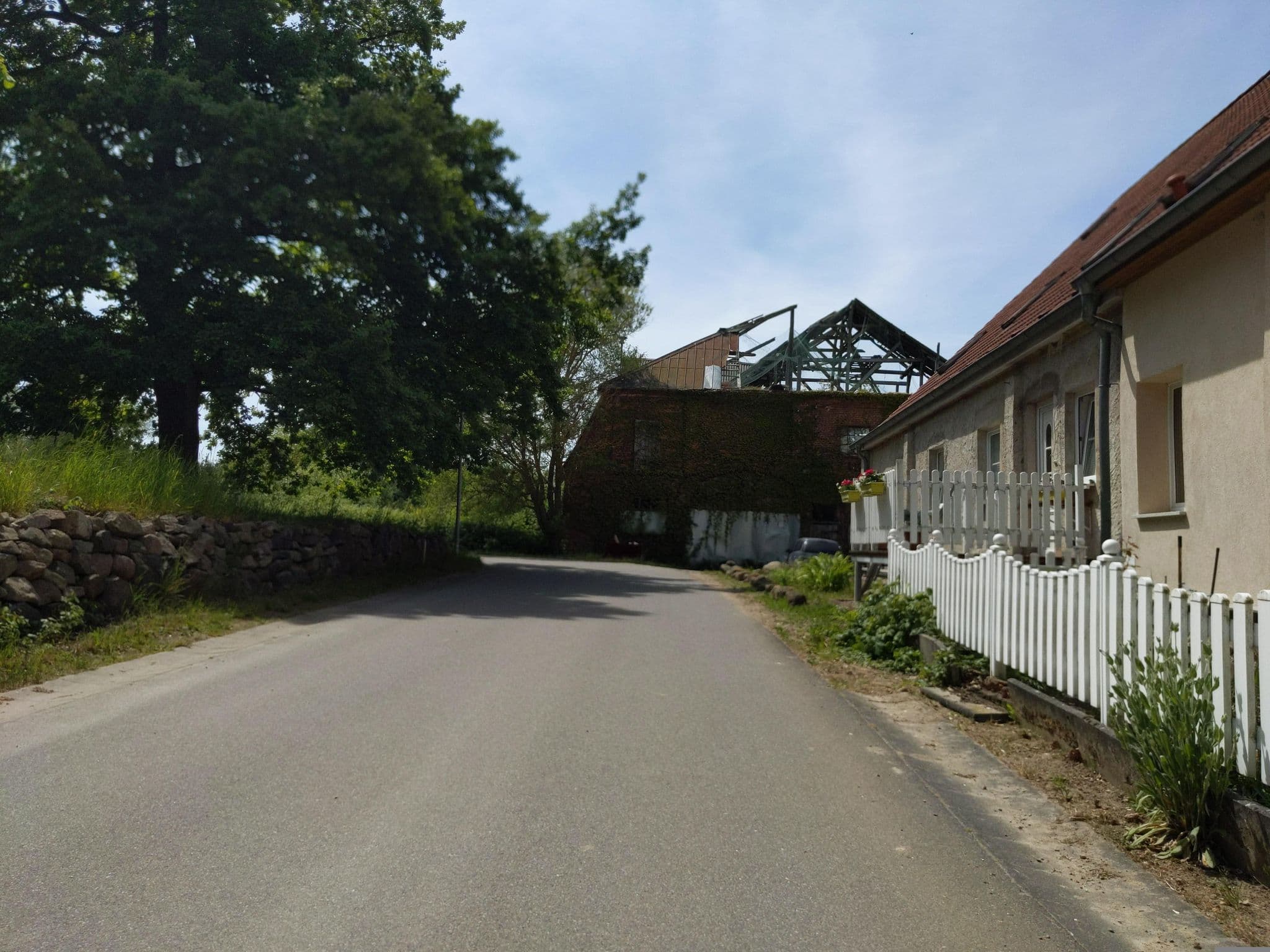 Street view near Gut Manderow, Gramkow — © rasmustravemnd (CC BY-SA · Mapillary)