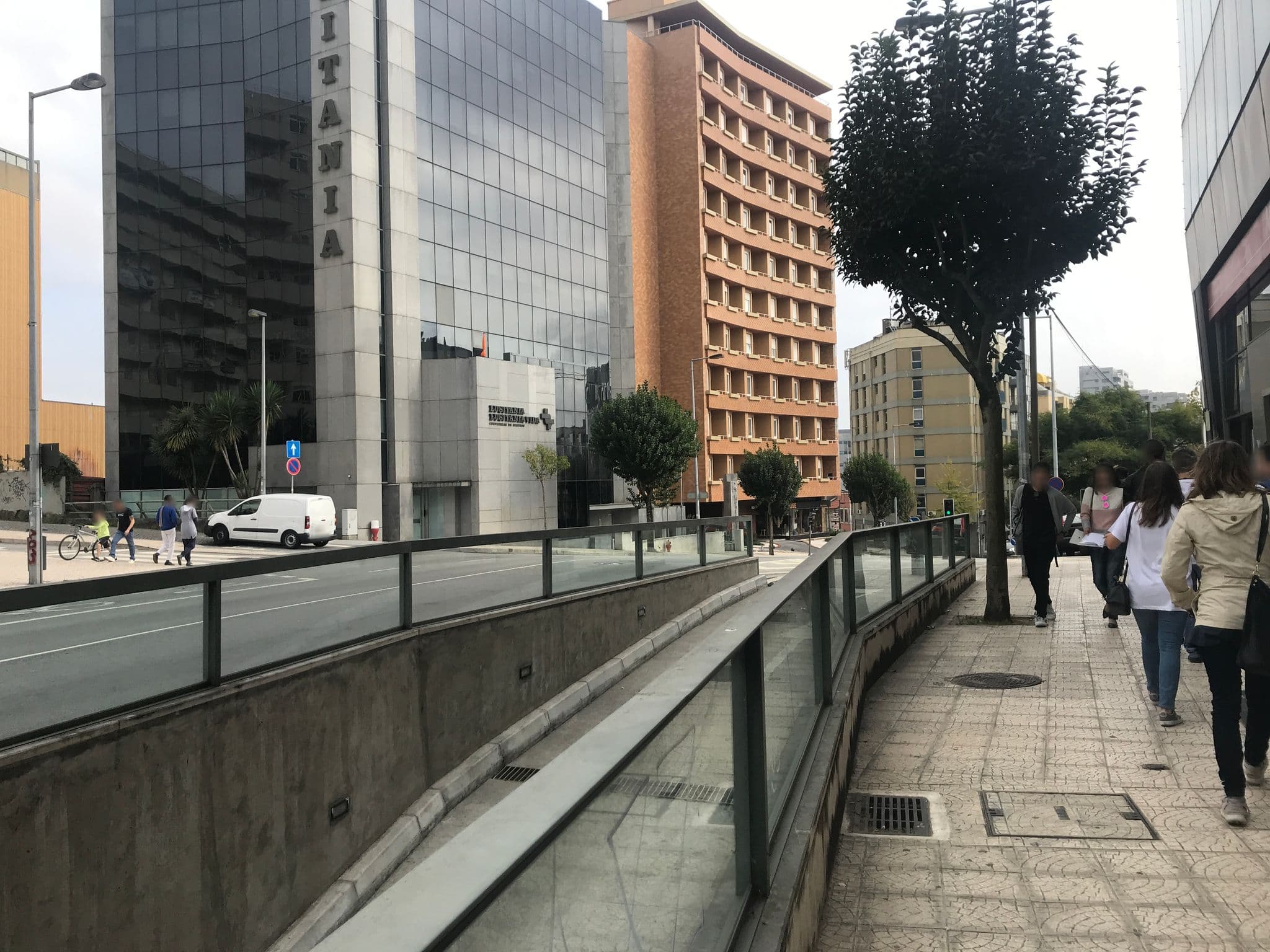 Street view near Jupiter Porto Hotel - Rooftop & Spa, Massarelos — © crikcrok (CC BY-SA · Mapillary)