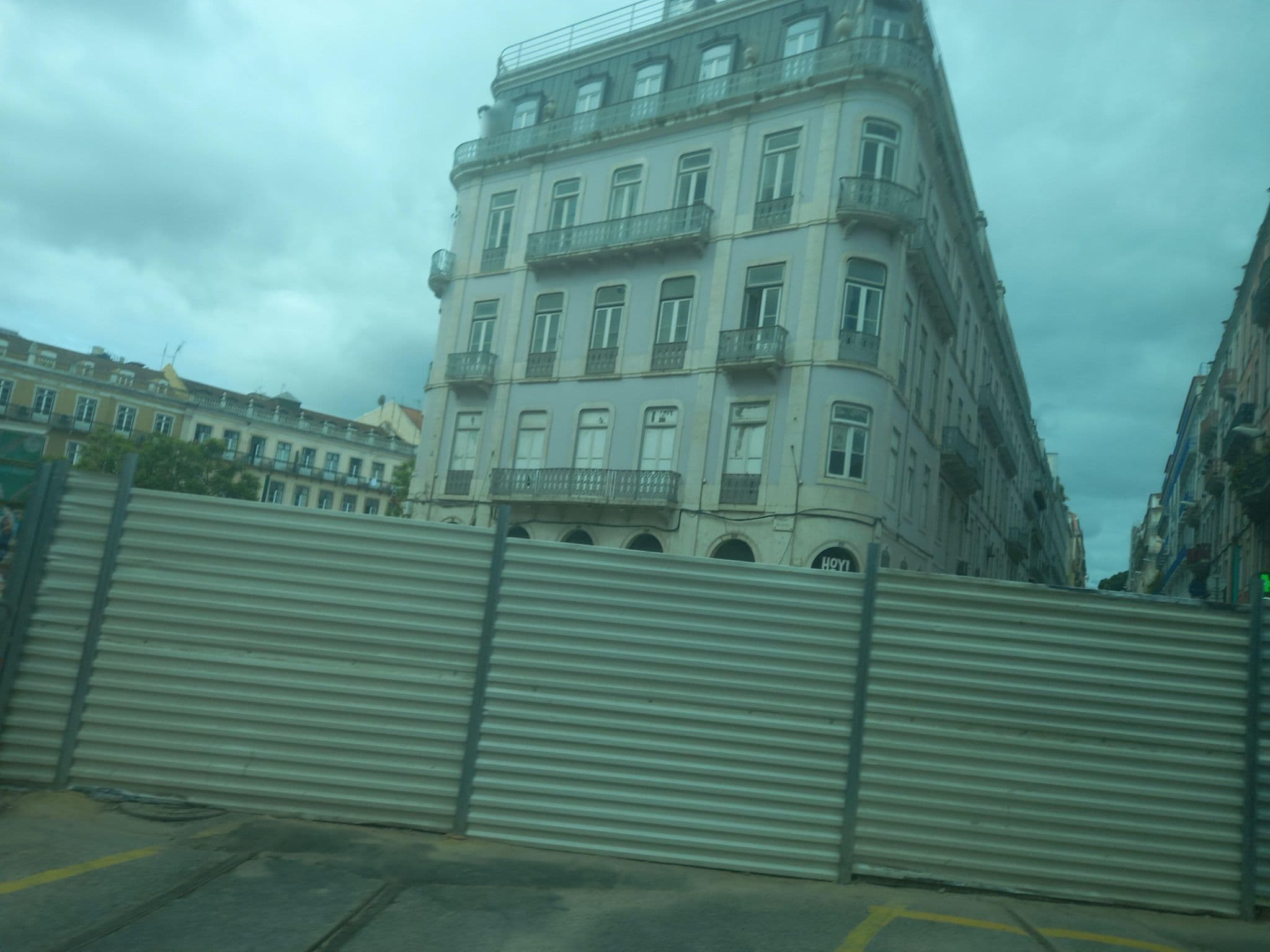 Street view near LSA Santos A by Numa, Santos-o-Velho — © danielagos12 (CC BY-SA · Mapillary)