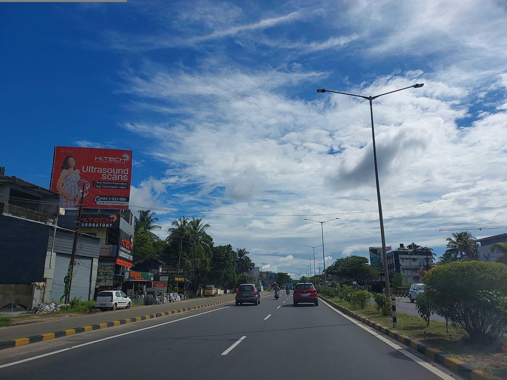 Street view near Dnhotel, Maradu — © V15 (CC BY-SA · Mapillary)