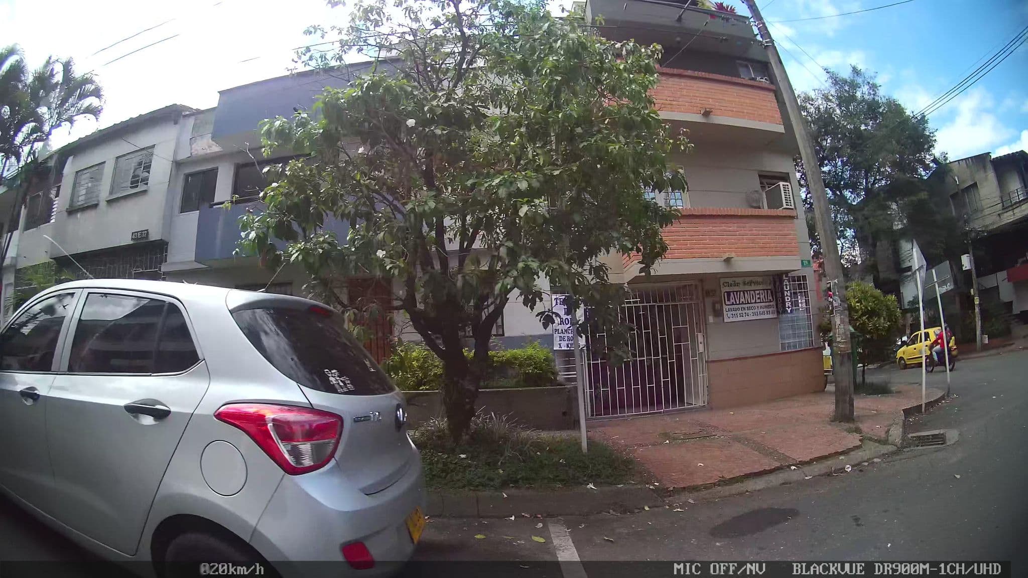 Street view near Poblado Guest House, Medellín — © kaart_4 (CC BY-SA · Mapillary)