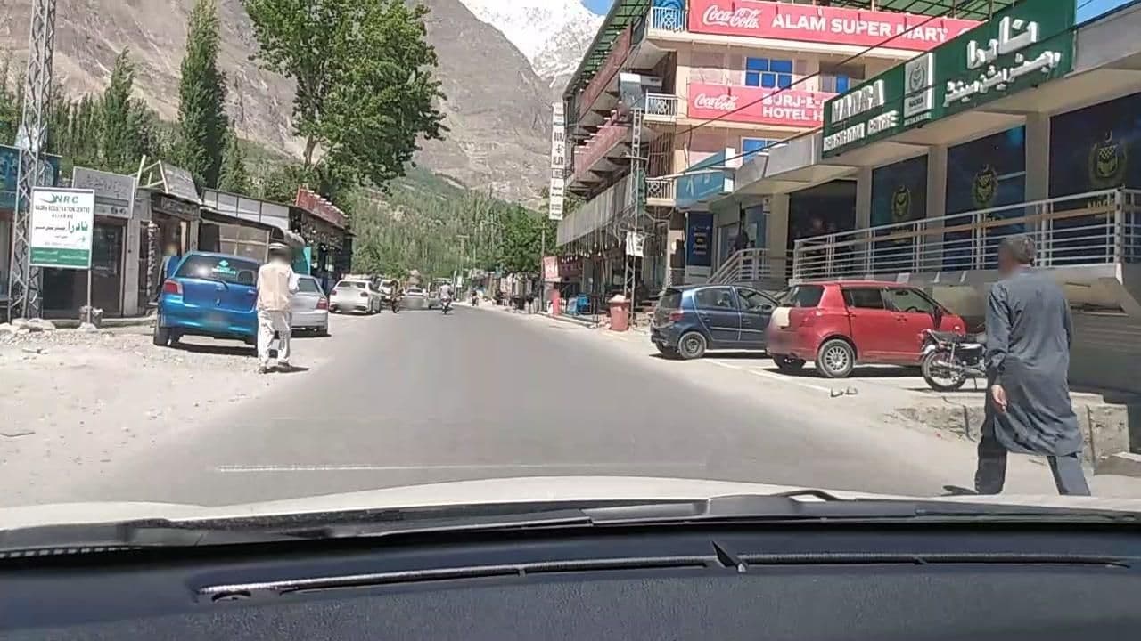 Street view near Hotel Oshin Hunza, Karimabad — © roadroid (CC BY-SA · Mapillary)