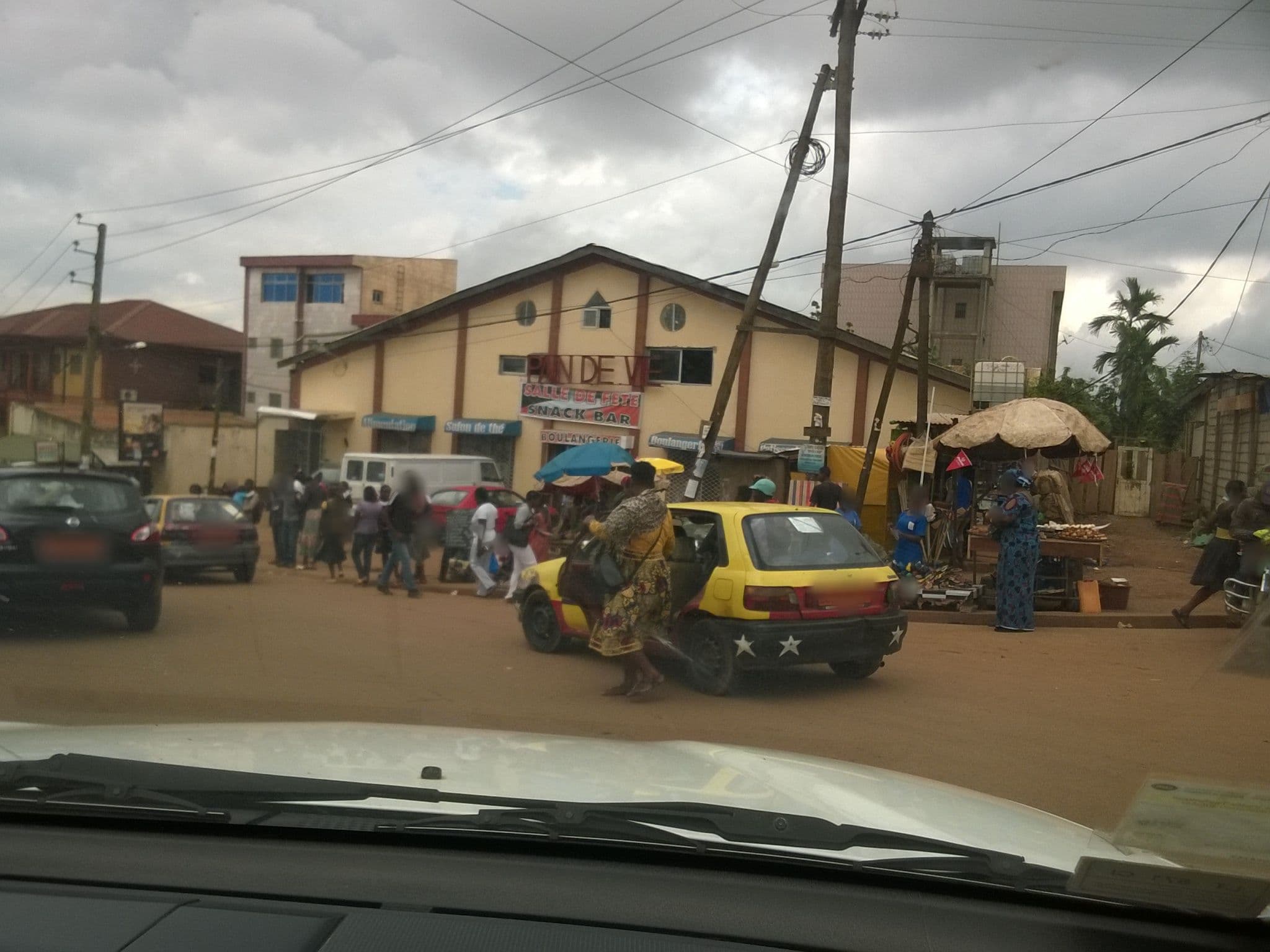 Street view near Hôtel général, Yaoundé