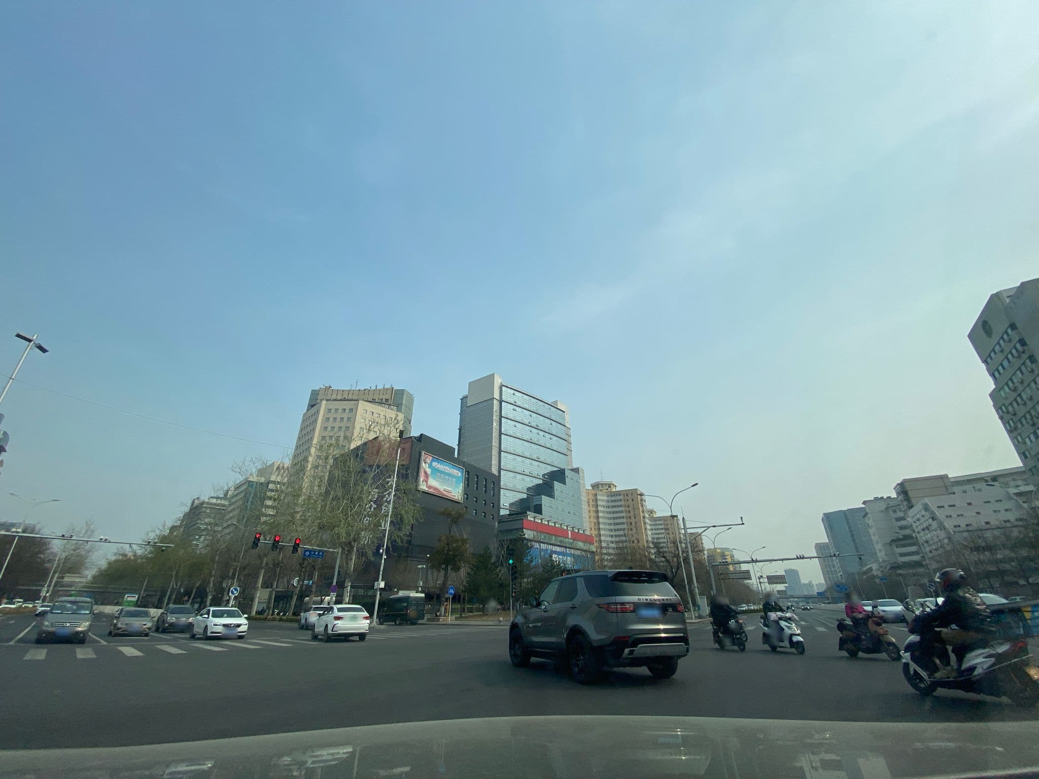 Street view near 巴比伦时尚酒店, Beijing — © adirricor (CC BY-SA · Mapillary)